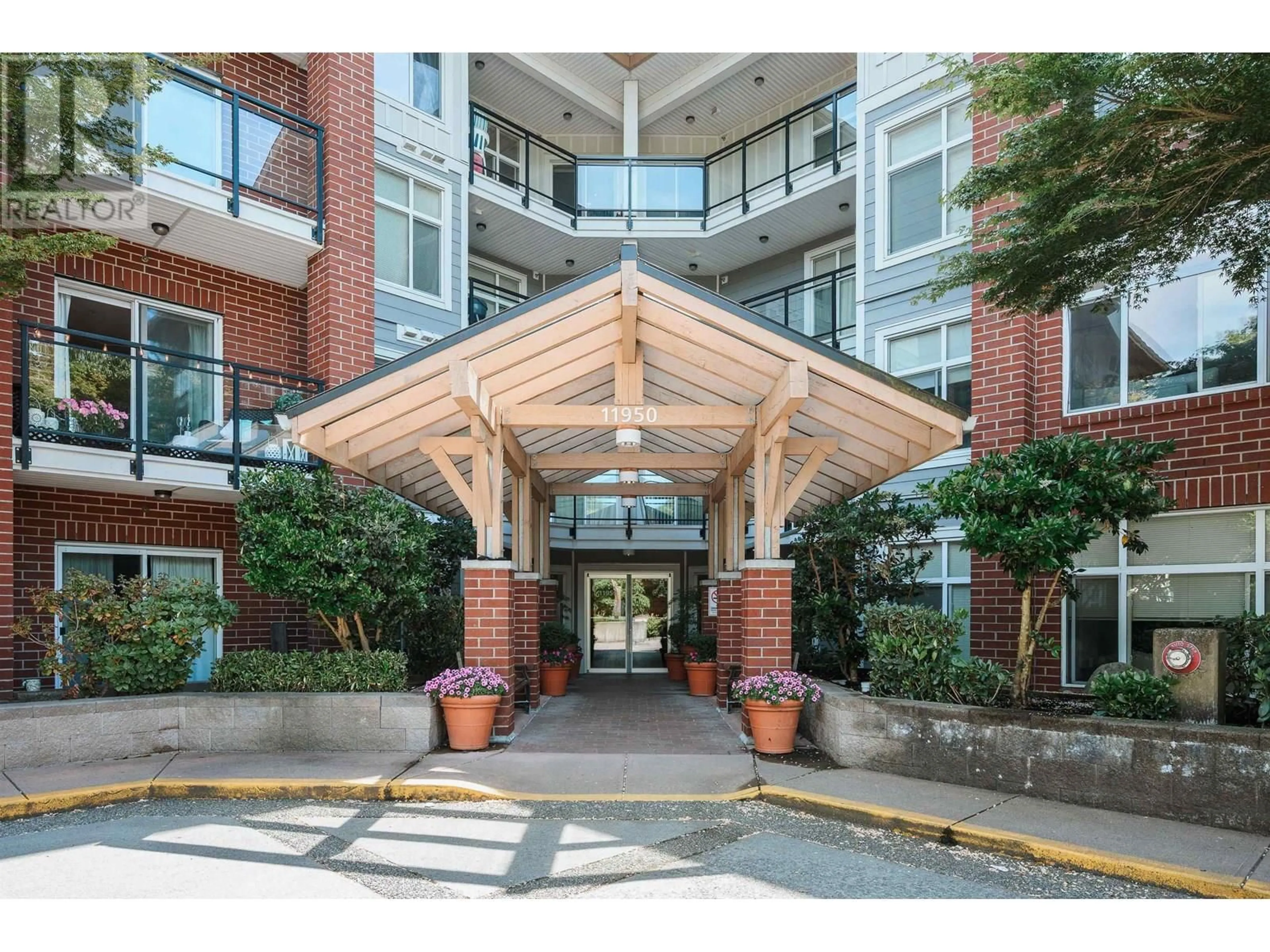 Indoor foyer for 215 - 11950 HARRIS ROAD, Pitt Meadows British Columbia V3Y0B7