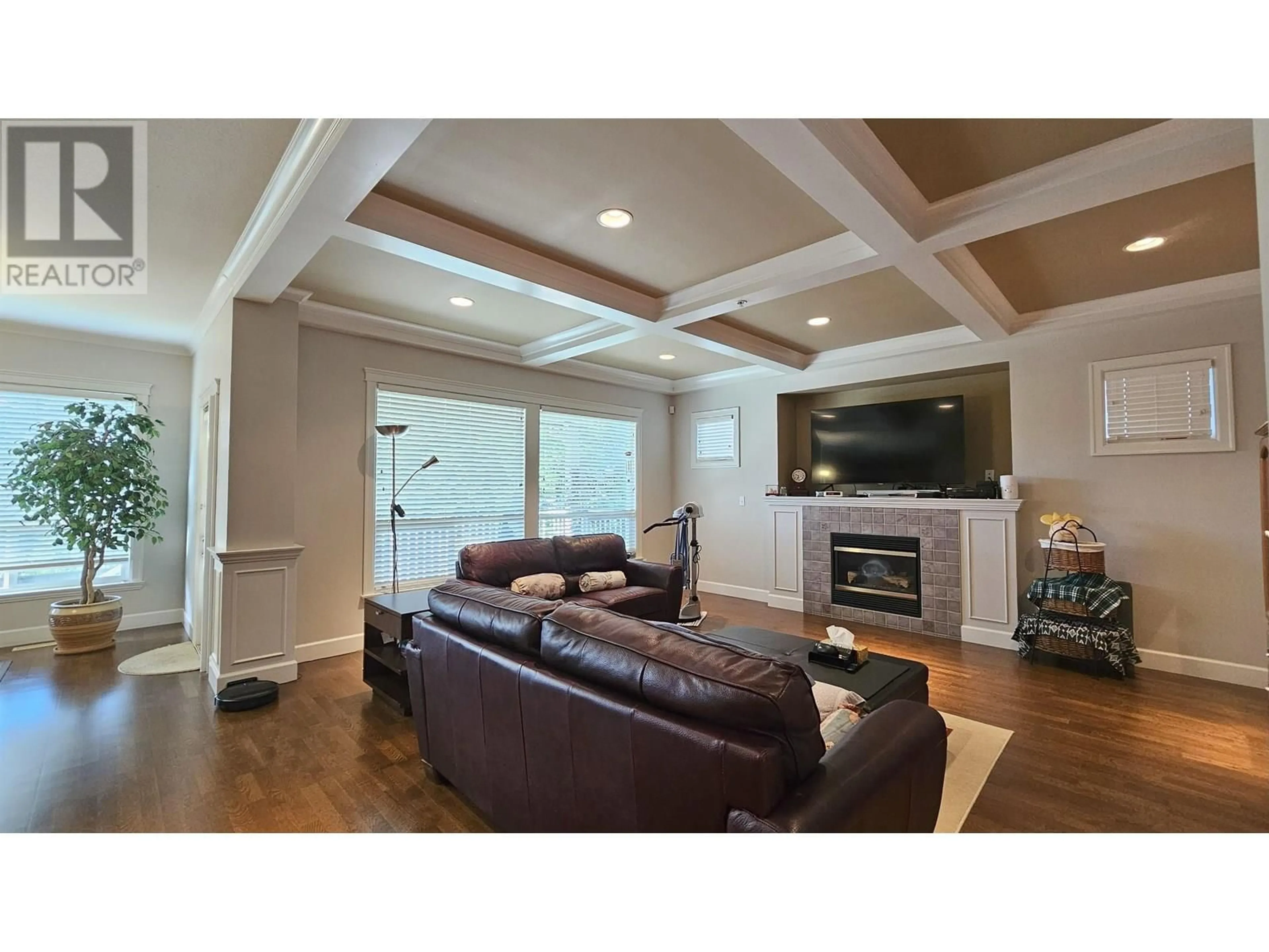 Living room with furniture, wood/laminate floor for 19829 SILVERTHORNE PLACE, Pitt Meadows British Columbia V3Y2W4