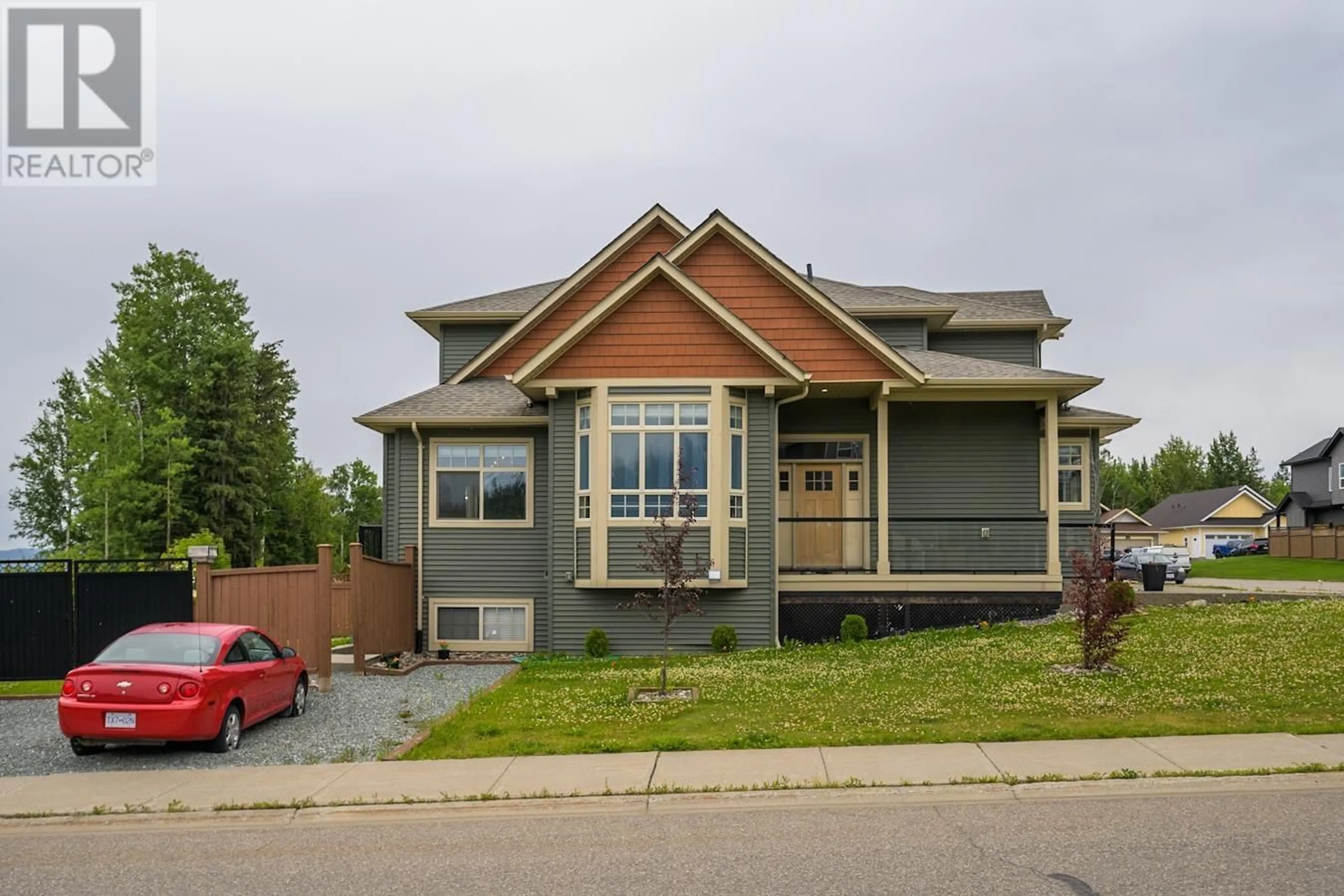 Home with vinyl exterior material, street for 3012 PARKVIEW CRESCENT, Prince George British Columbia V2N0E7