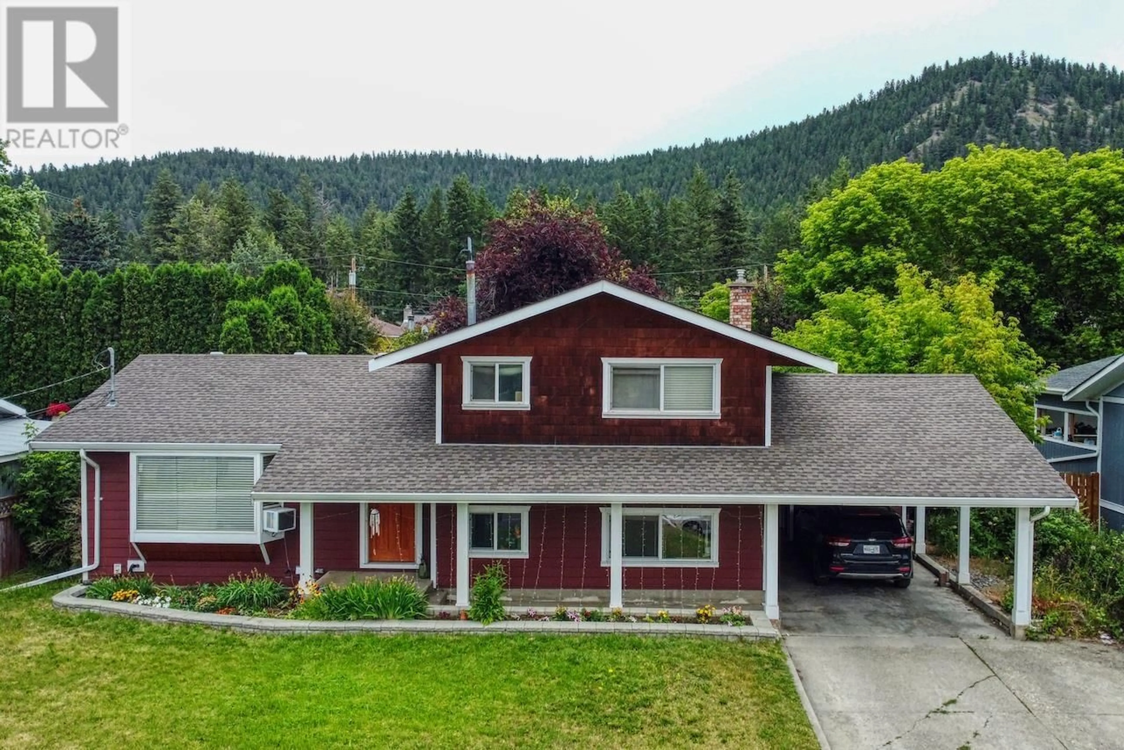 A pic from outside/outdoor area/front of a property/back of a property/a pic from drone, mountain view for 1120 WESTERN AVENUE, Williams Lake British Columbia V2G2J7
