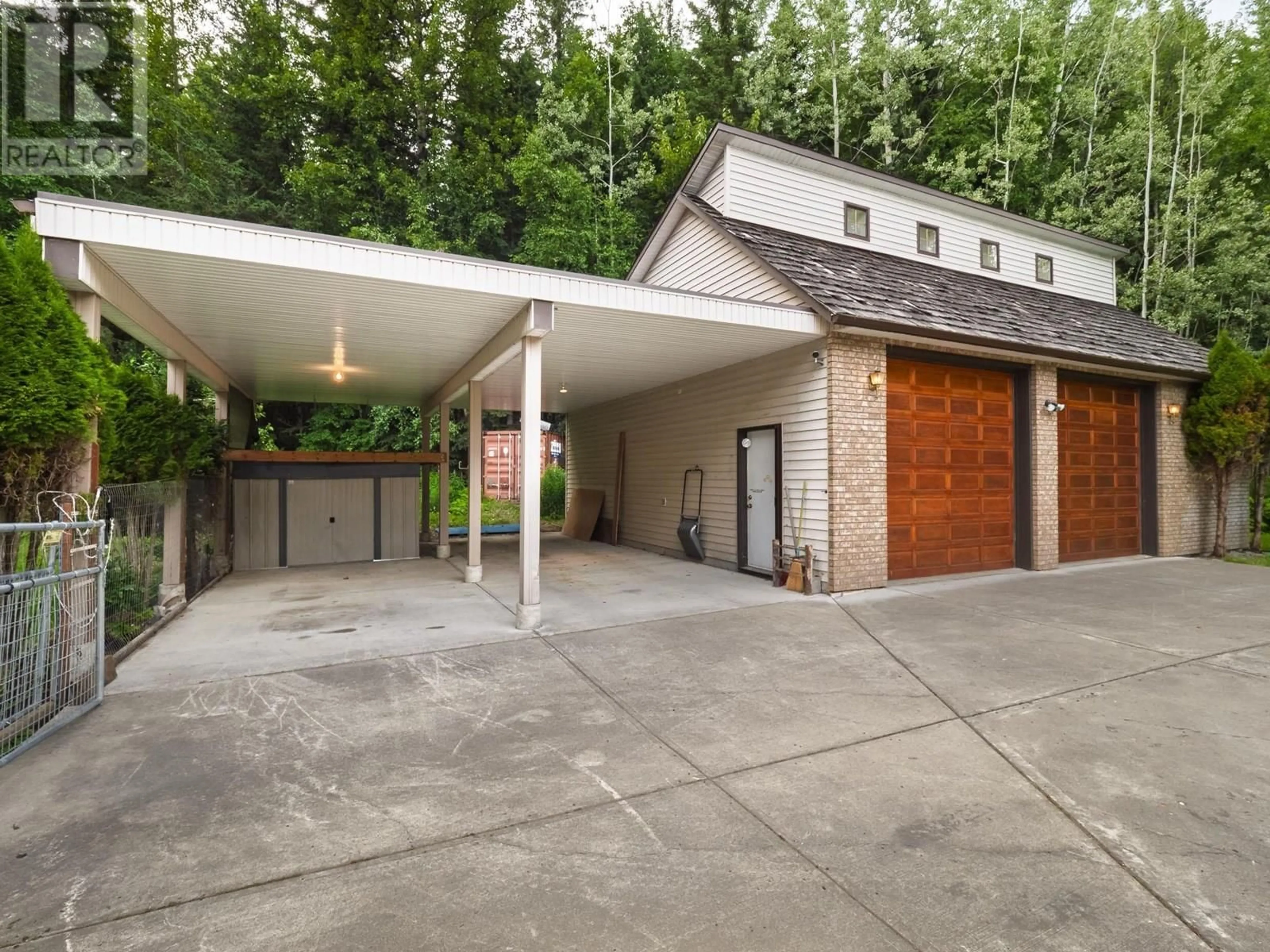 Indoor garage for 8420 SUMMER PLACE, Prince George British Columbia V2K4Z8