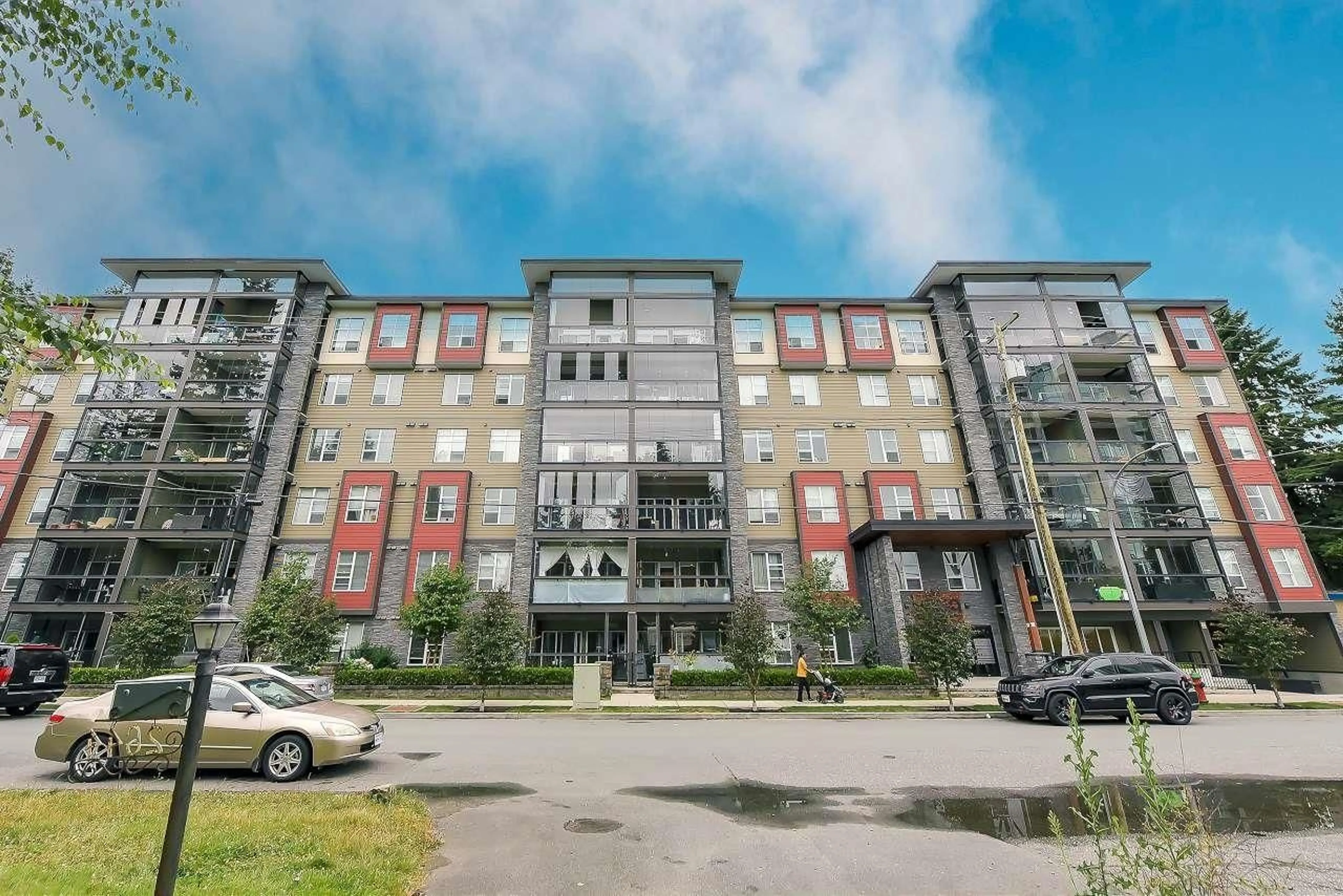 Patio, building for 309 - 2649 JAMES, Abbotsford British Columbia V2T3L6