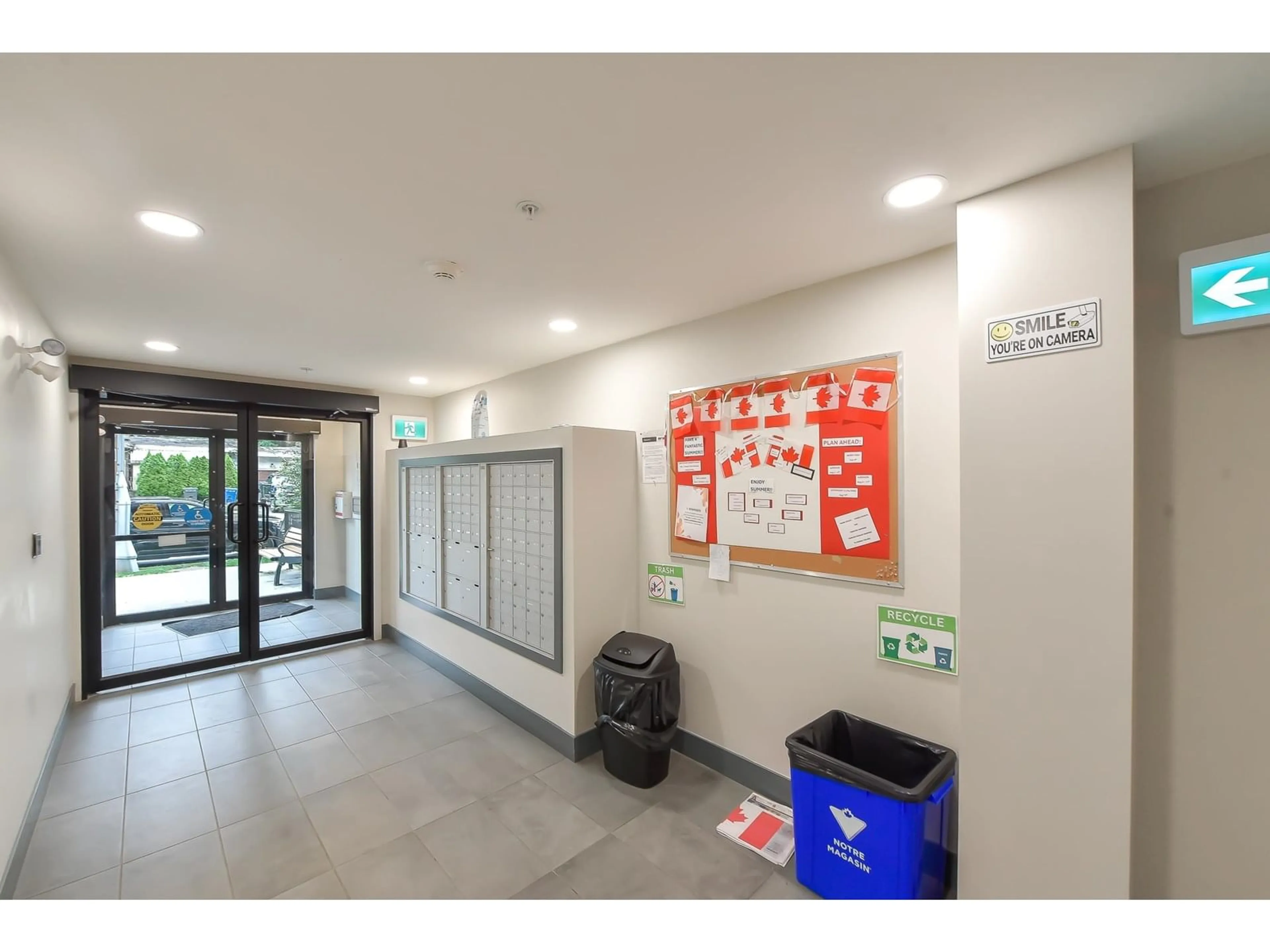 Indoor foyer for 309 - 2649 JAMES, Abbotsford British Columbia V2T3L6