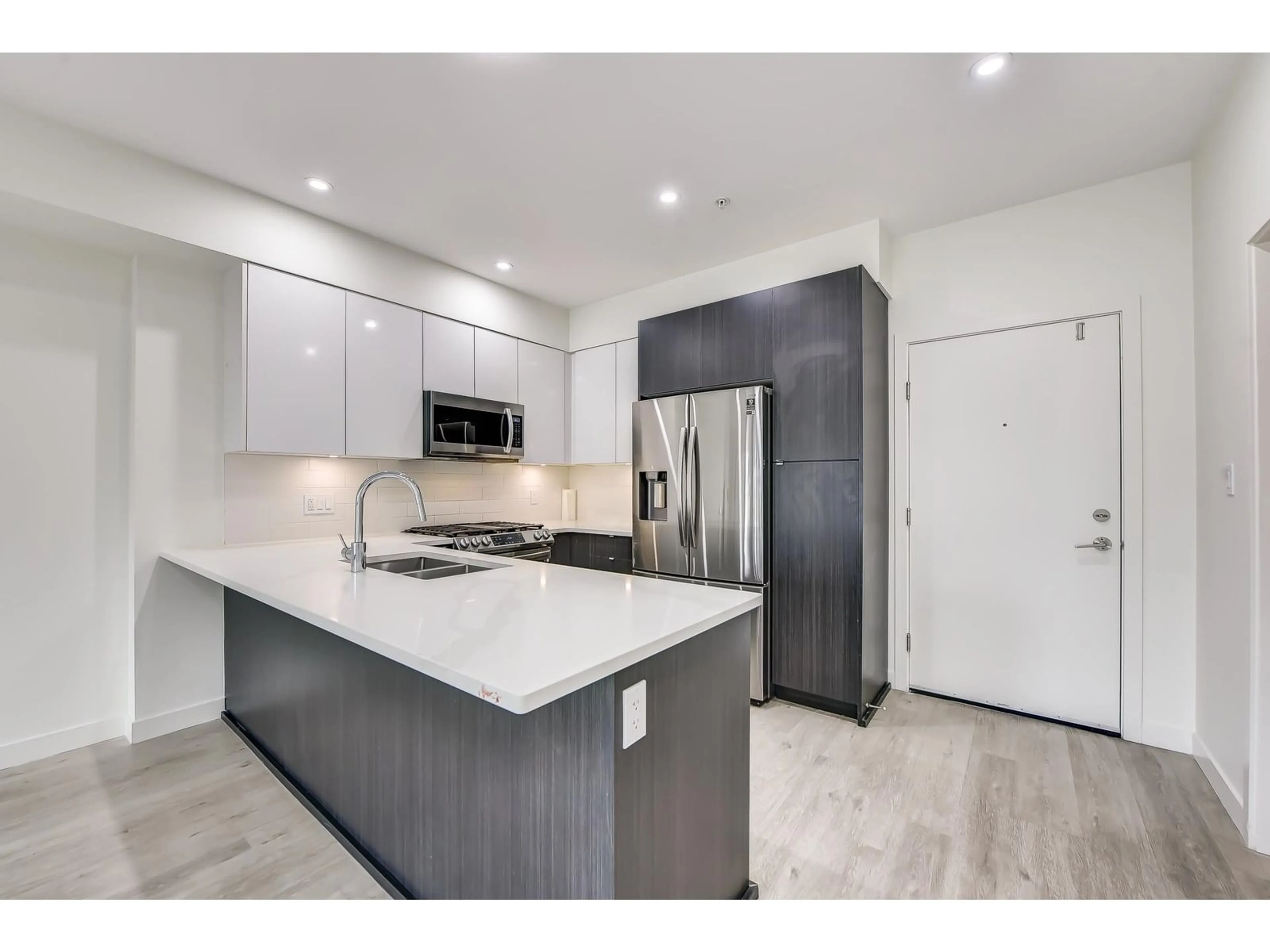 Open concept kitchen, ceramic/tile floor for 309 - 2649 JAMES, Abbotsford British Columbia V2T3L6