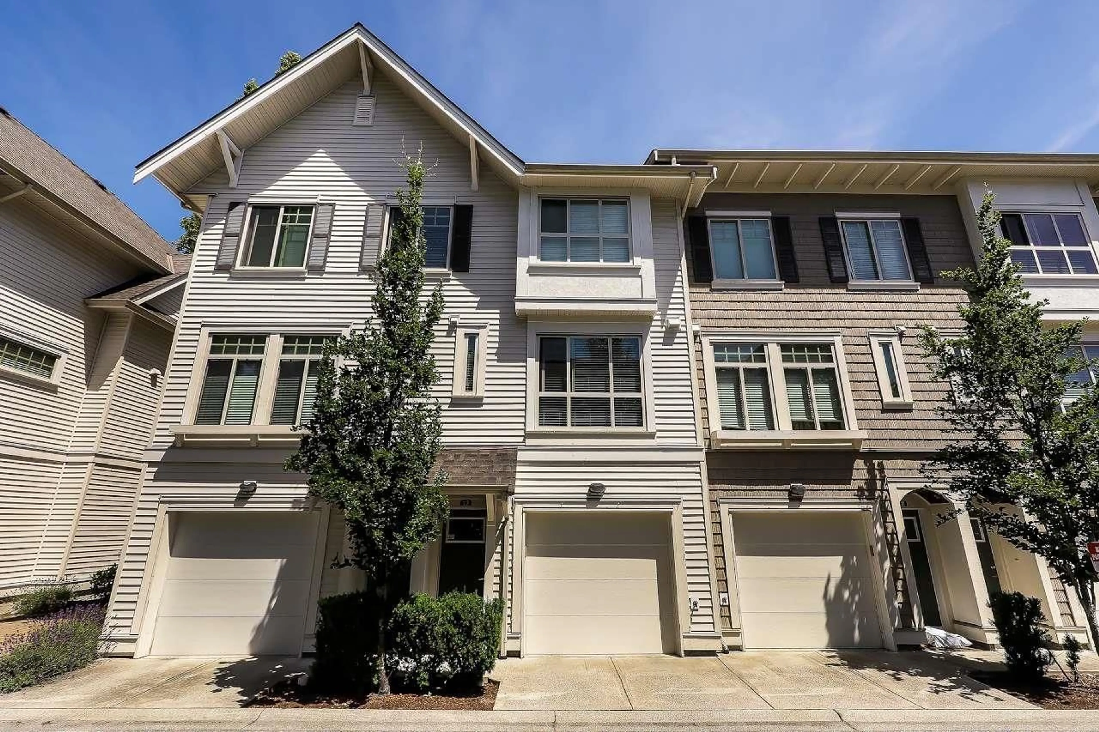 Home with vinyl exterior material, street for 17 - 1708 KING GEORGE, Surrey British Columbia V4A4Z8