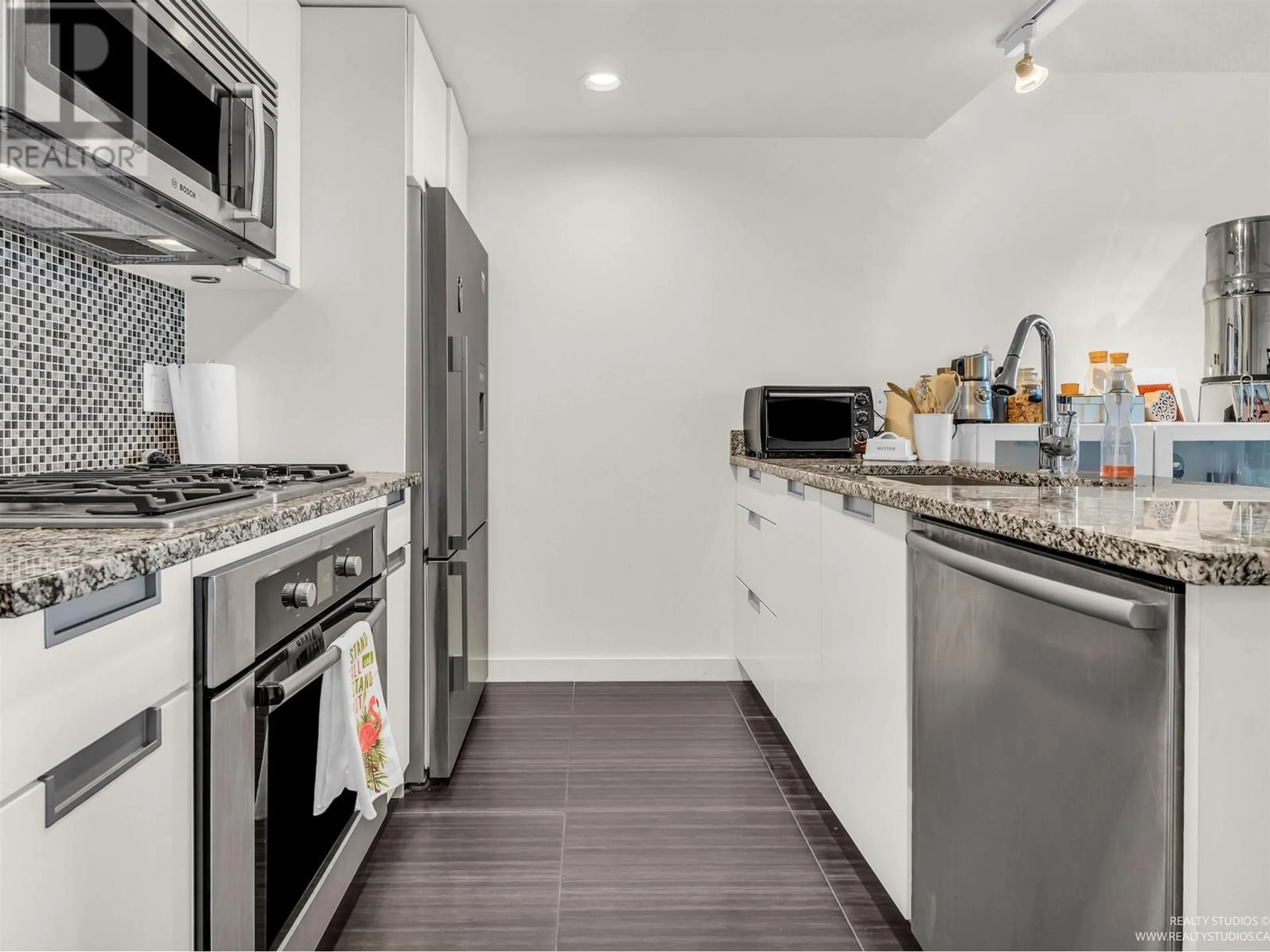 Unknown for 768 - 2080 BROADWAY, Vancouver British Columbia V6J1Z4