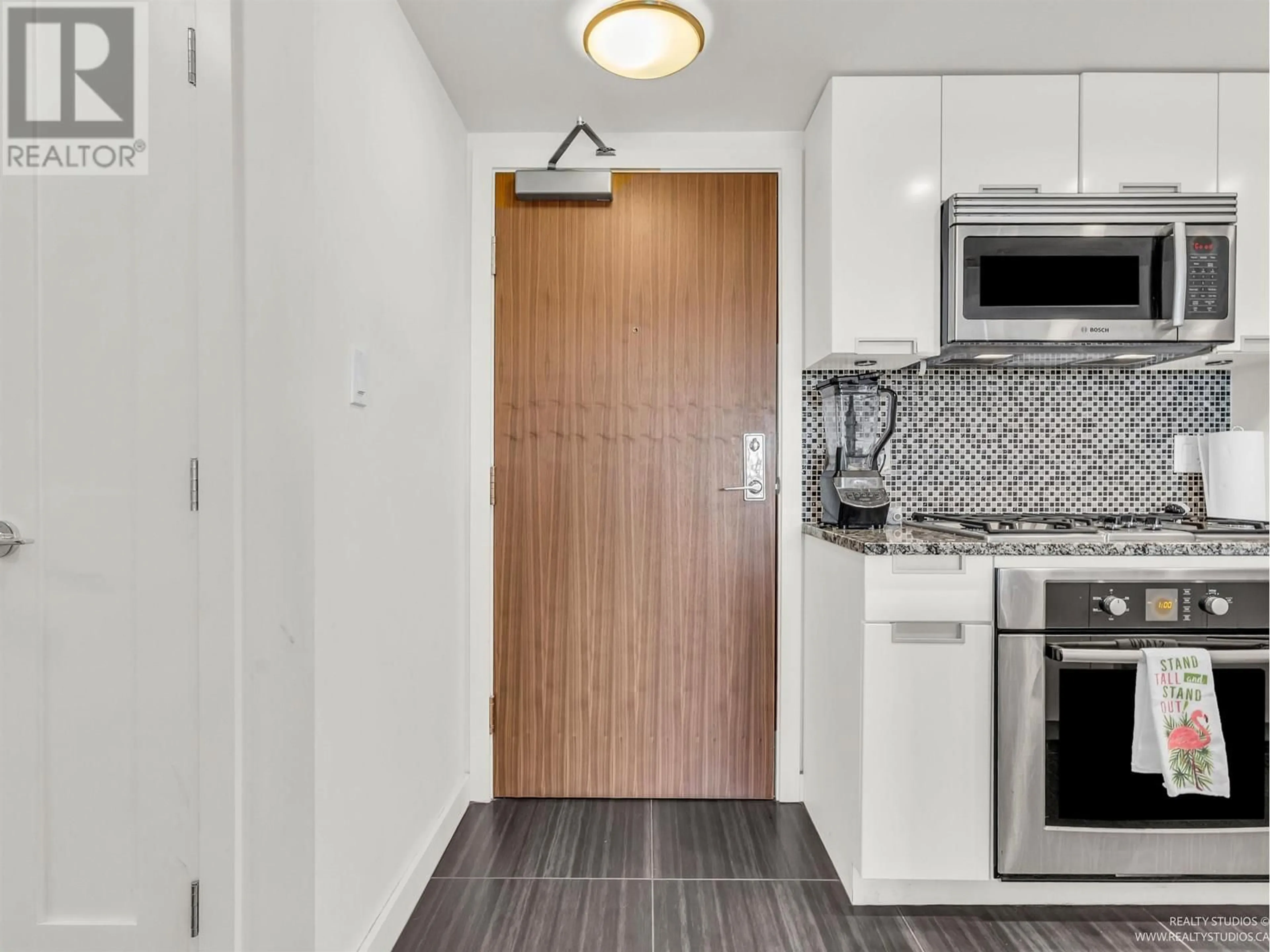 Standard kitchen, unknown for 768 - 2080 BROADWAY, Vancouver British Columbia V6J1Z4