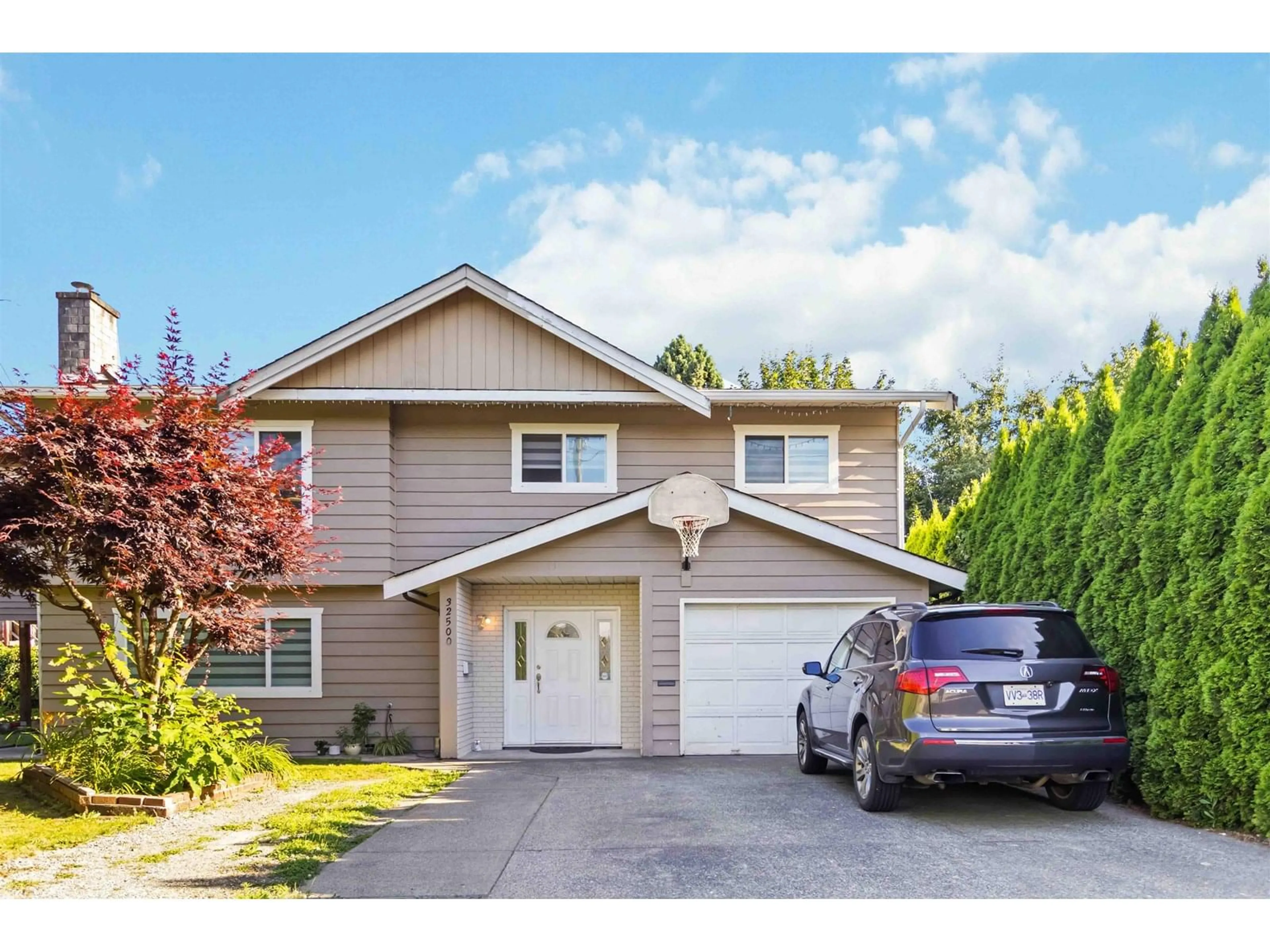 Home with vinyl exterior material, street for 32500 EMERALD, Abbotsford British Columbia V2T1B5