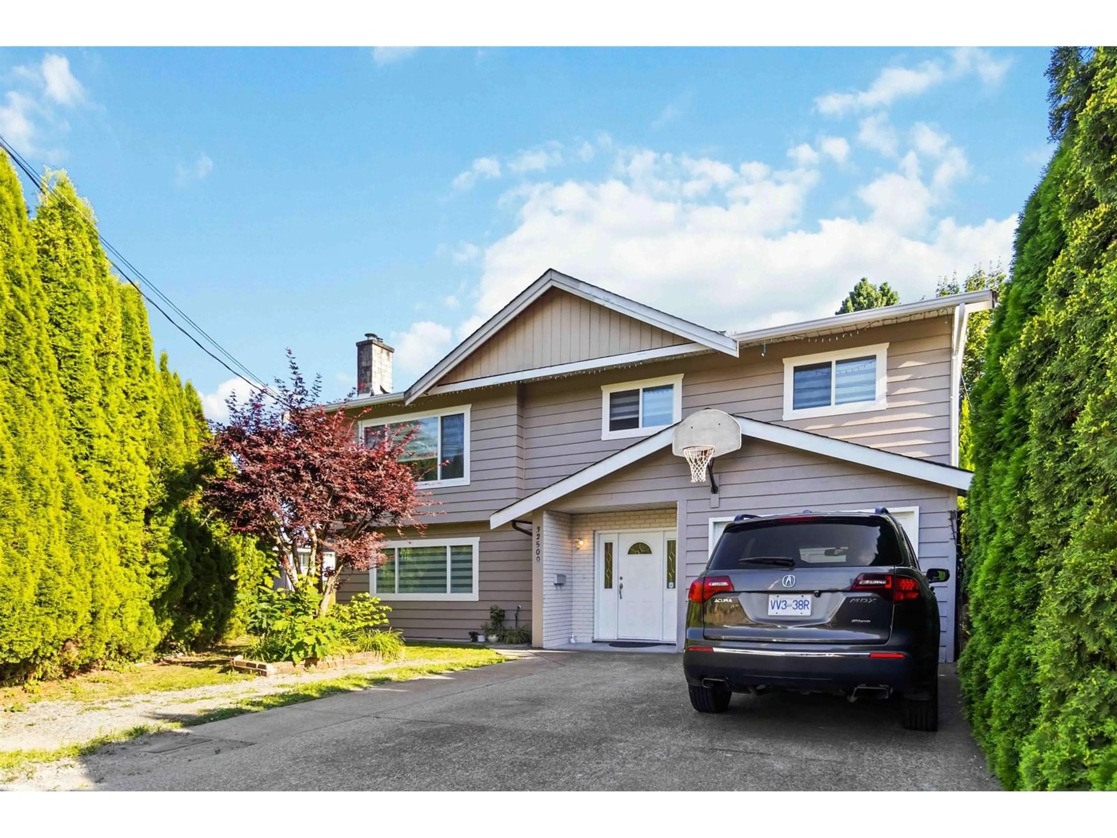 Home with vinyl exterior material, street for 32500 EMERALD, Abbotsford British Columbia V2T1B5