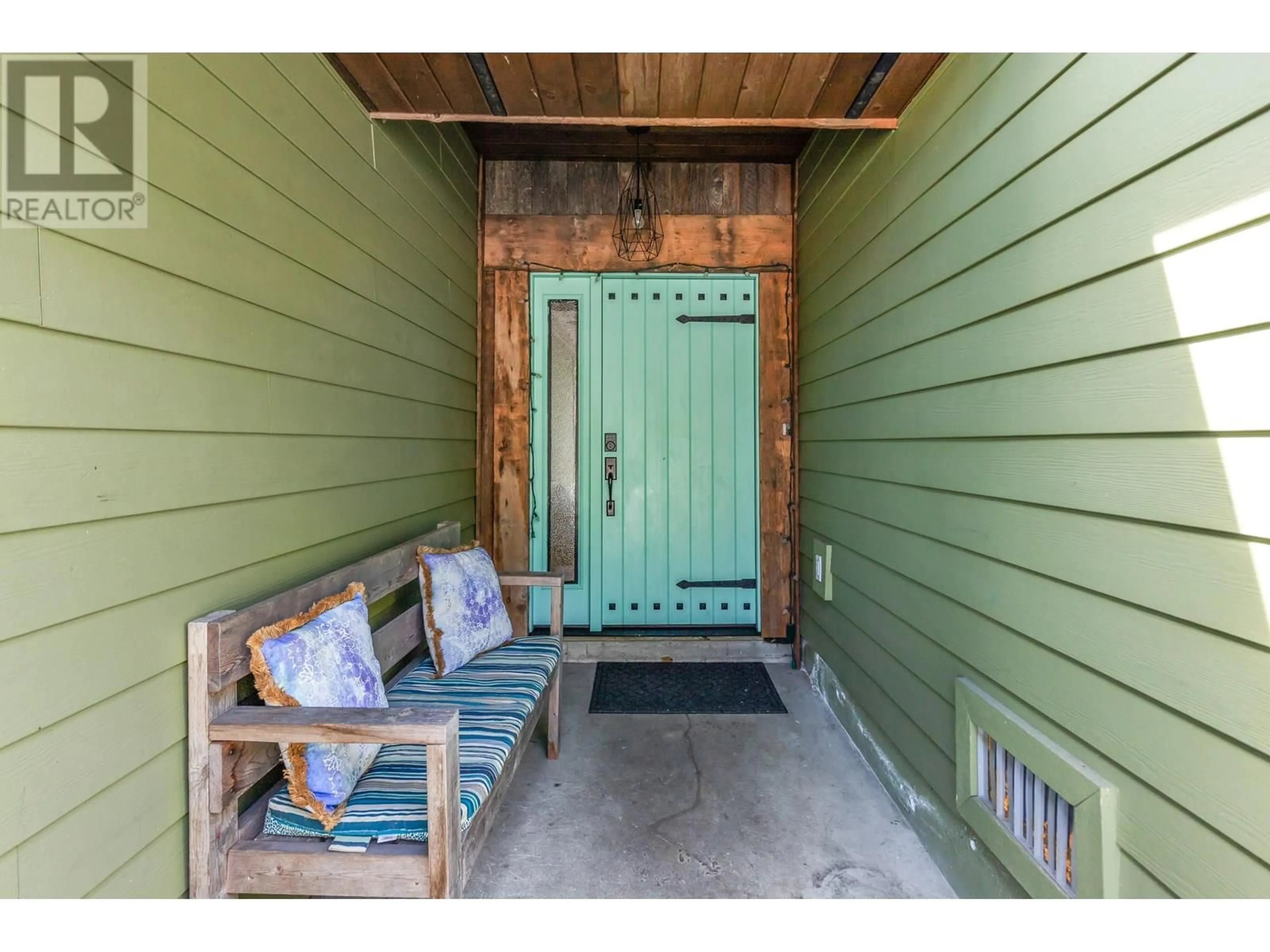 Indoor entryway for 22194 RIVER BEND, Maple Ridge British Columbia V2X9C1