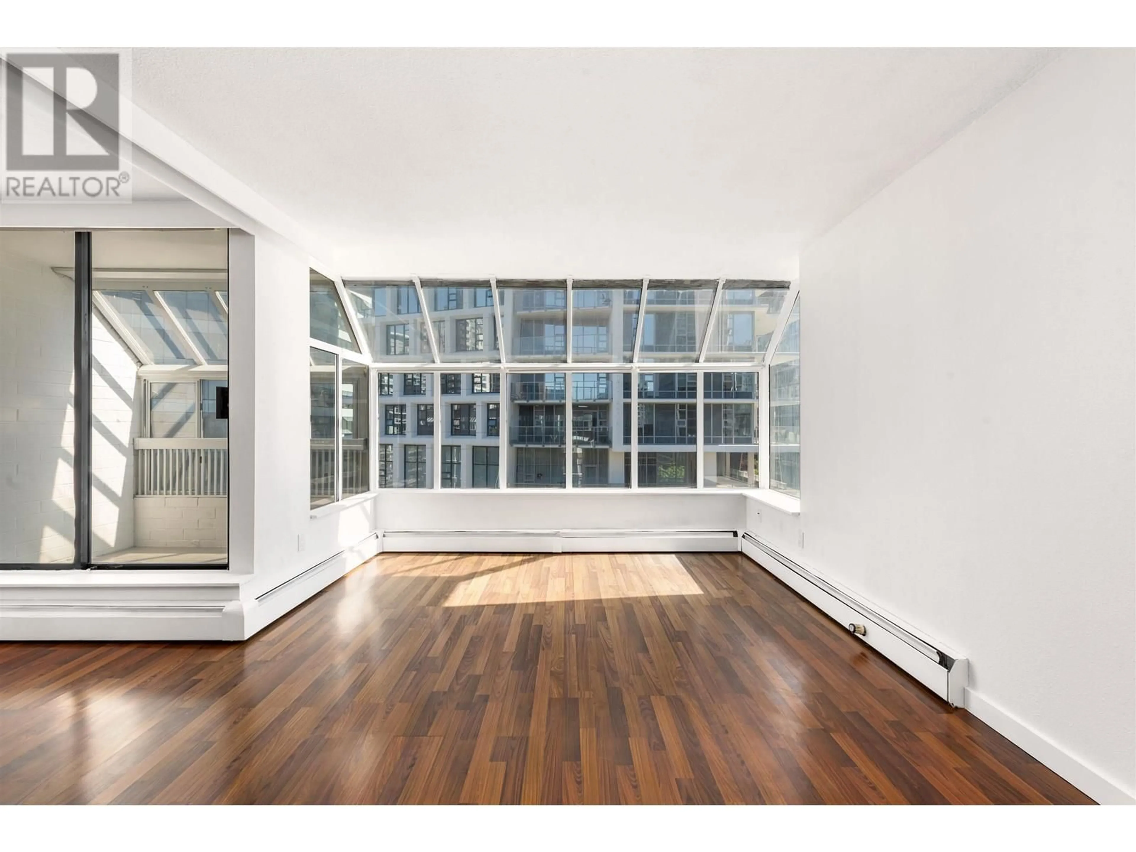 Indoor foyer for 901 - 950 DRAKE STREET, Vancouver British Columbia V6Z2B9