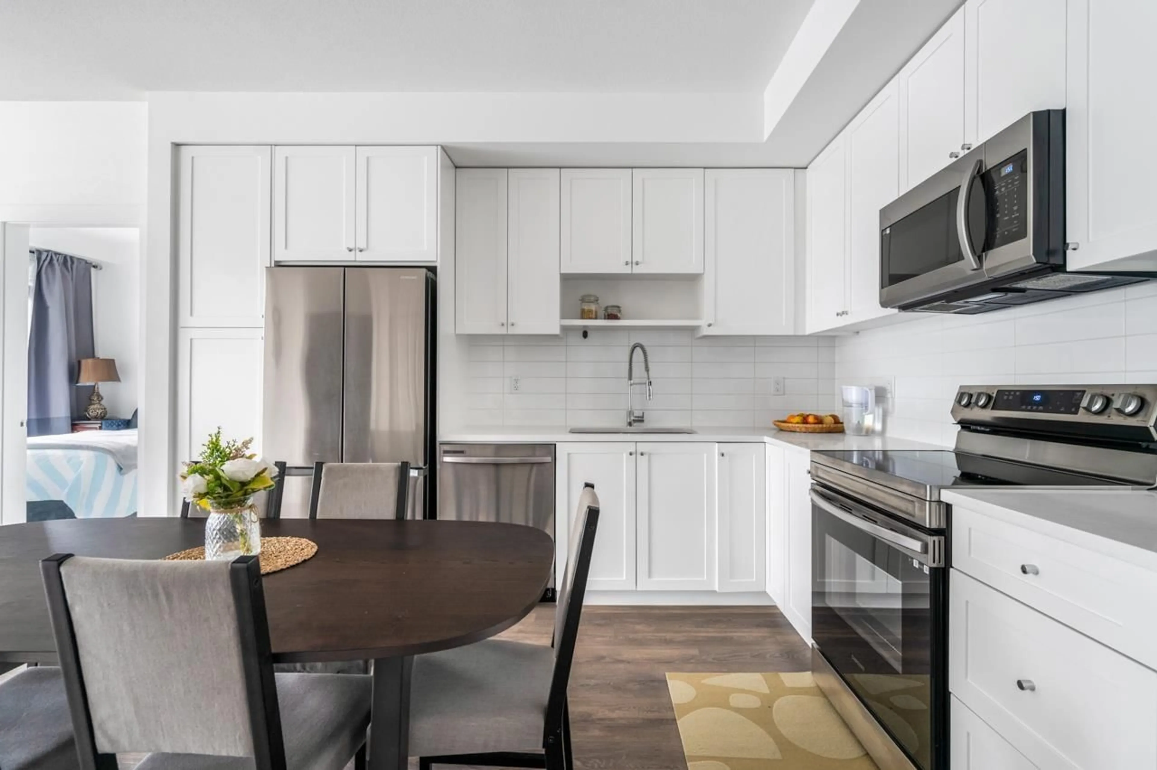 Open concept kitchen, unknown for 508 - 15815 85, Surrey British Columbia V4N6X5