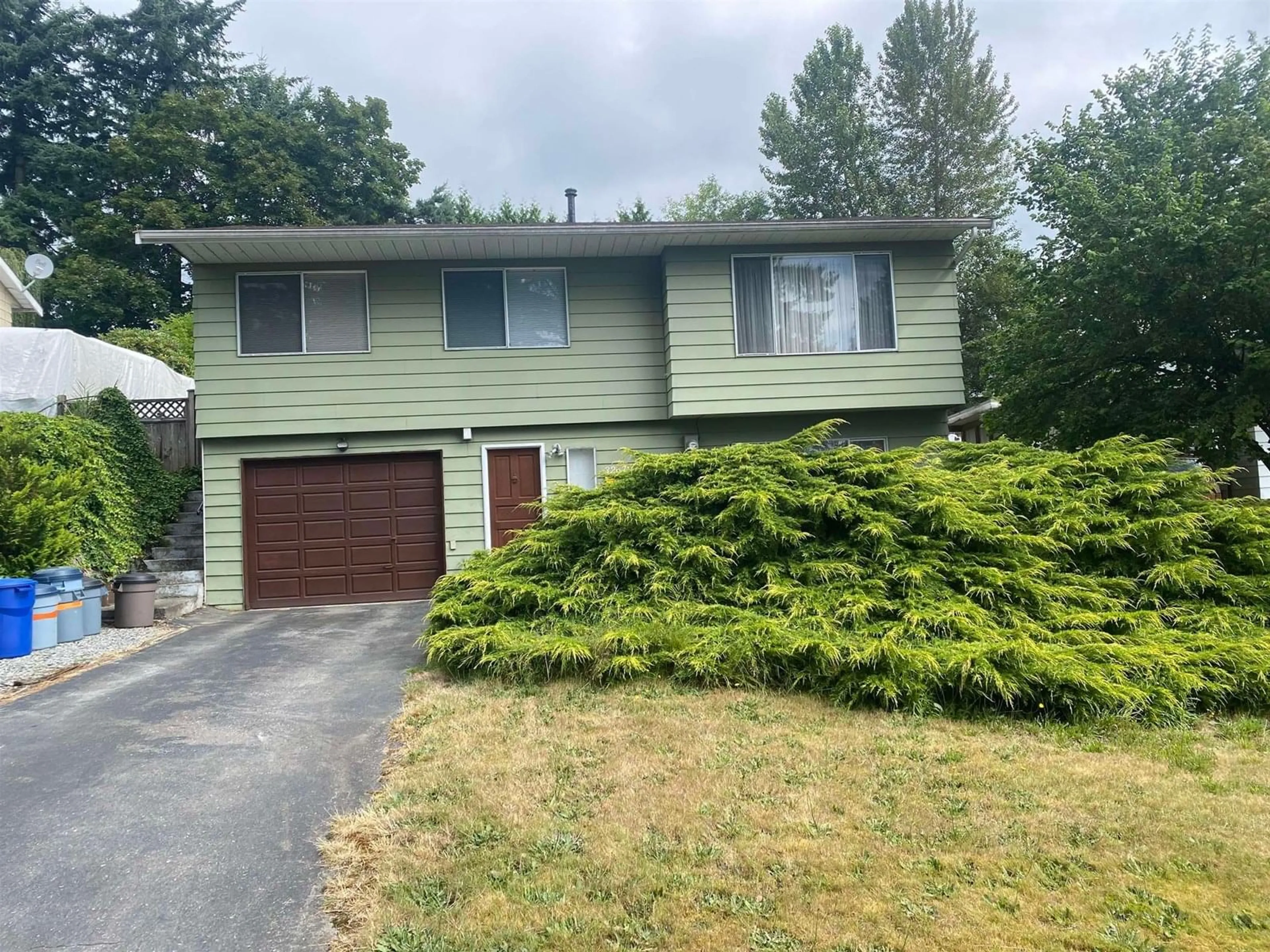 Home with vinyl exterior material, street for 32673 BOBCAT, Mission British Columbia V2V5J8