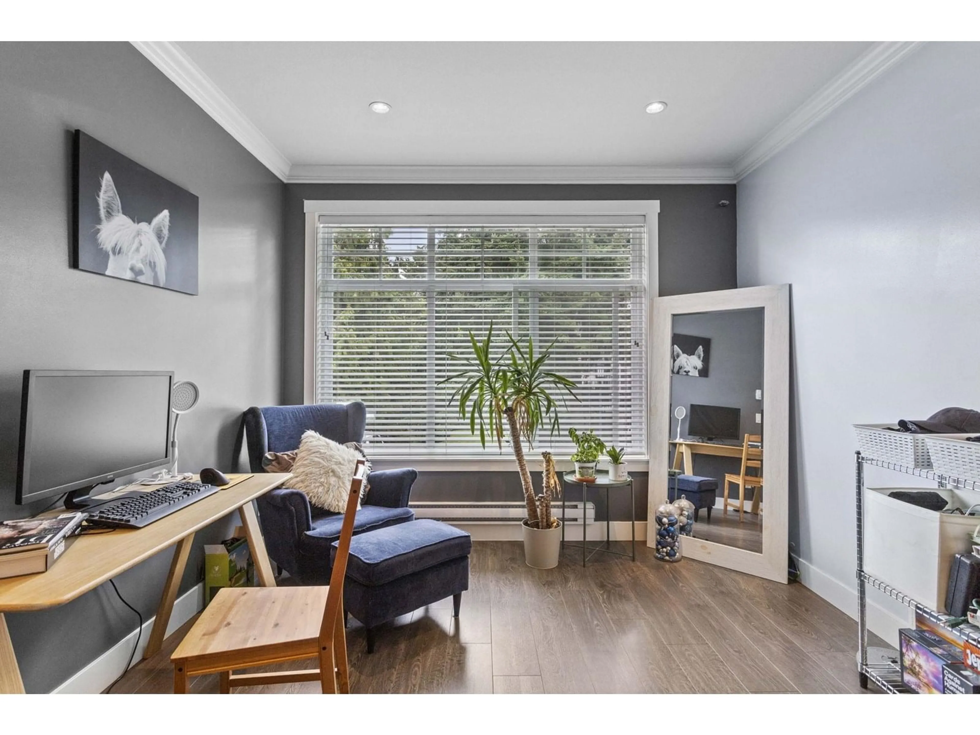 Living room with furniture, wood/laminate floor for 11 - 7090 180, Surrey British Columbia V3S3T9
