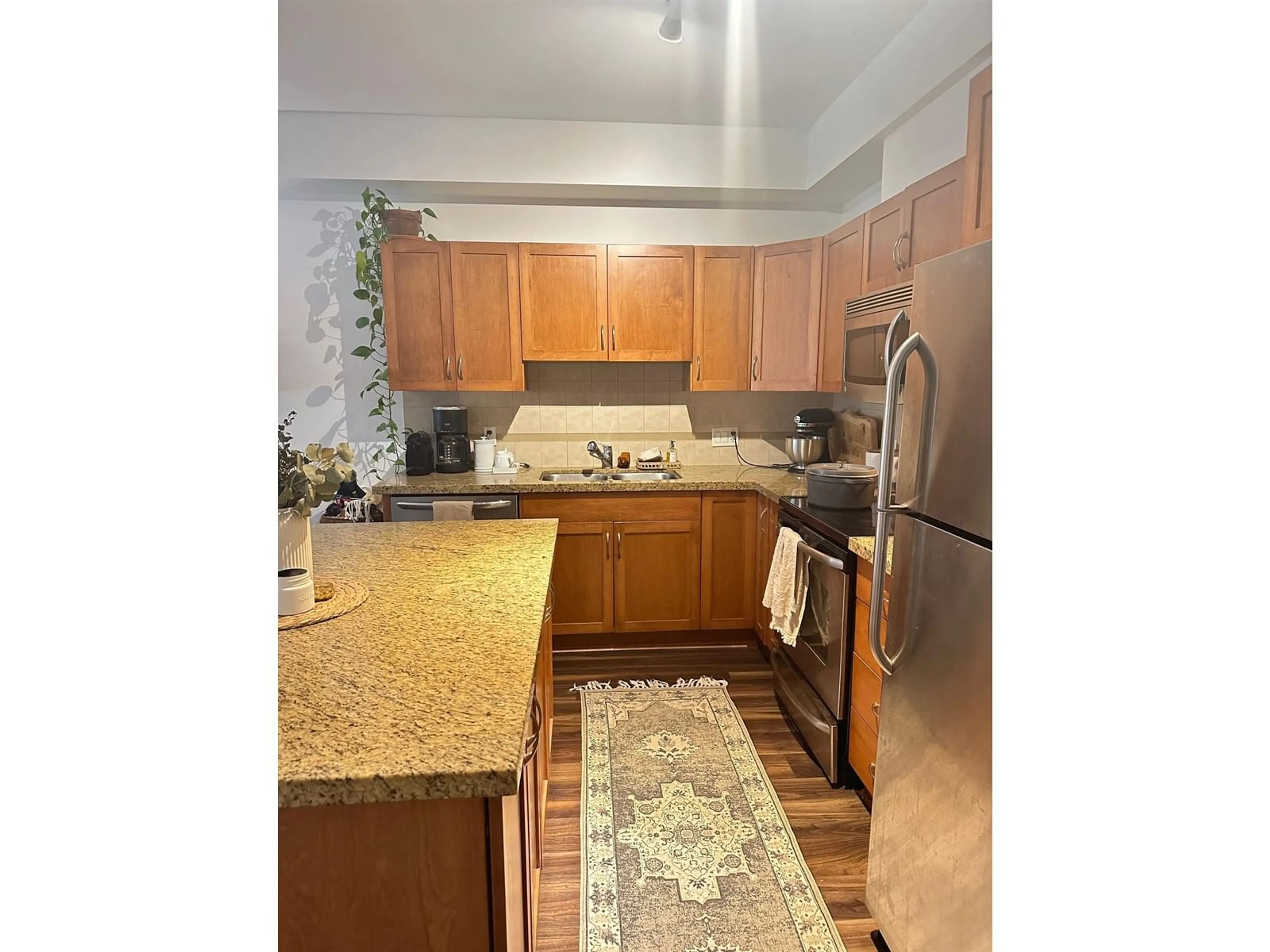 Standard kitchen, unknown for 104 - 33338 BOURQUIN EAST, Abbotsford British Columbia V2S1Y1