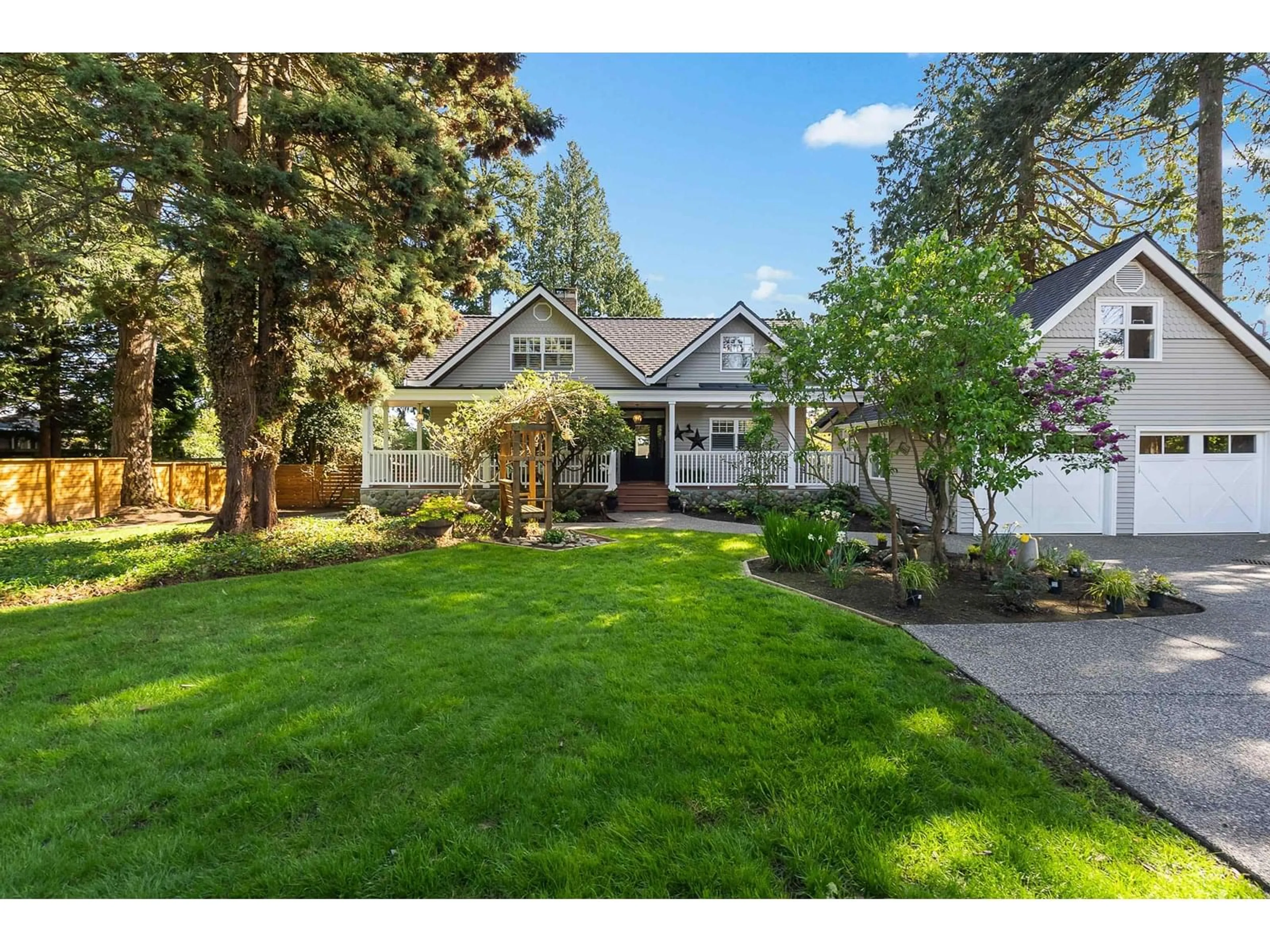 Home with vinyl exterior material, street for 13892 MARINE, White Rock British Columbia V4B1A4