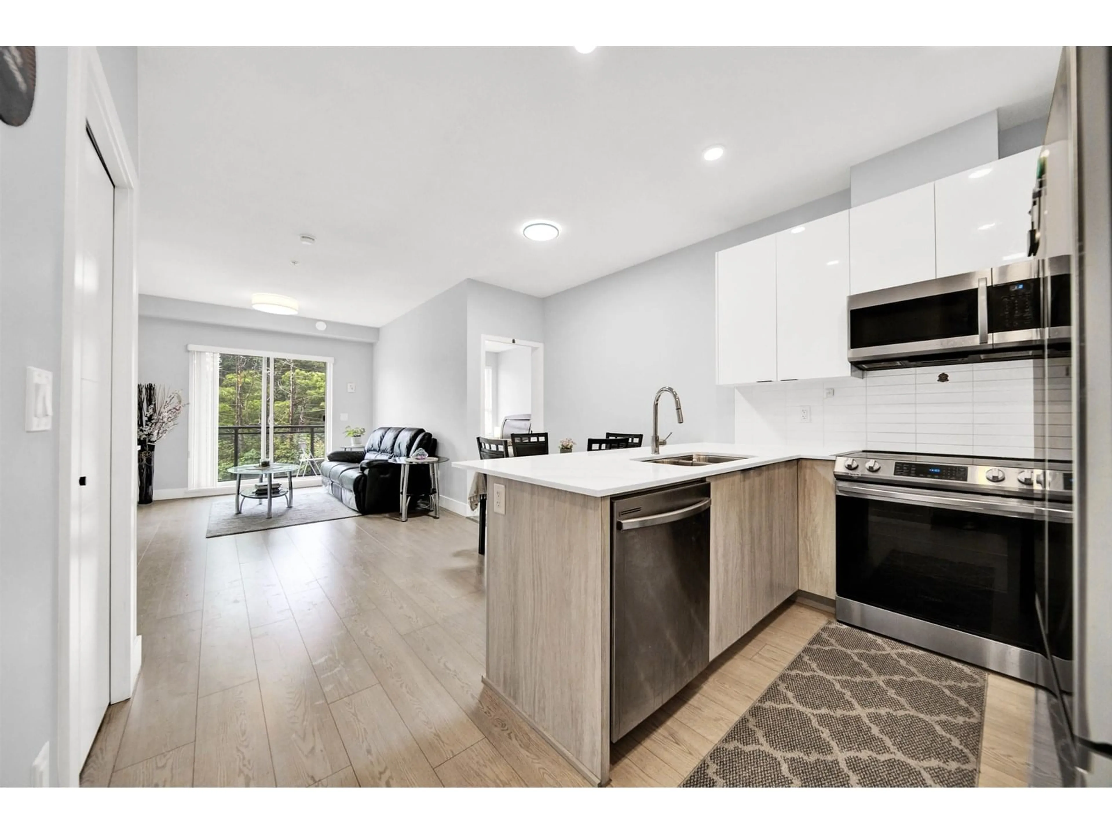 Open concept kitchen, unknown for 208 - 5486 199A, Langley British Columbia V3A0N6