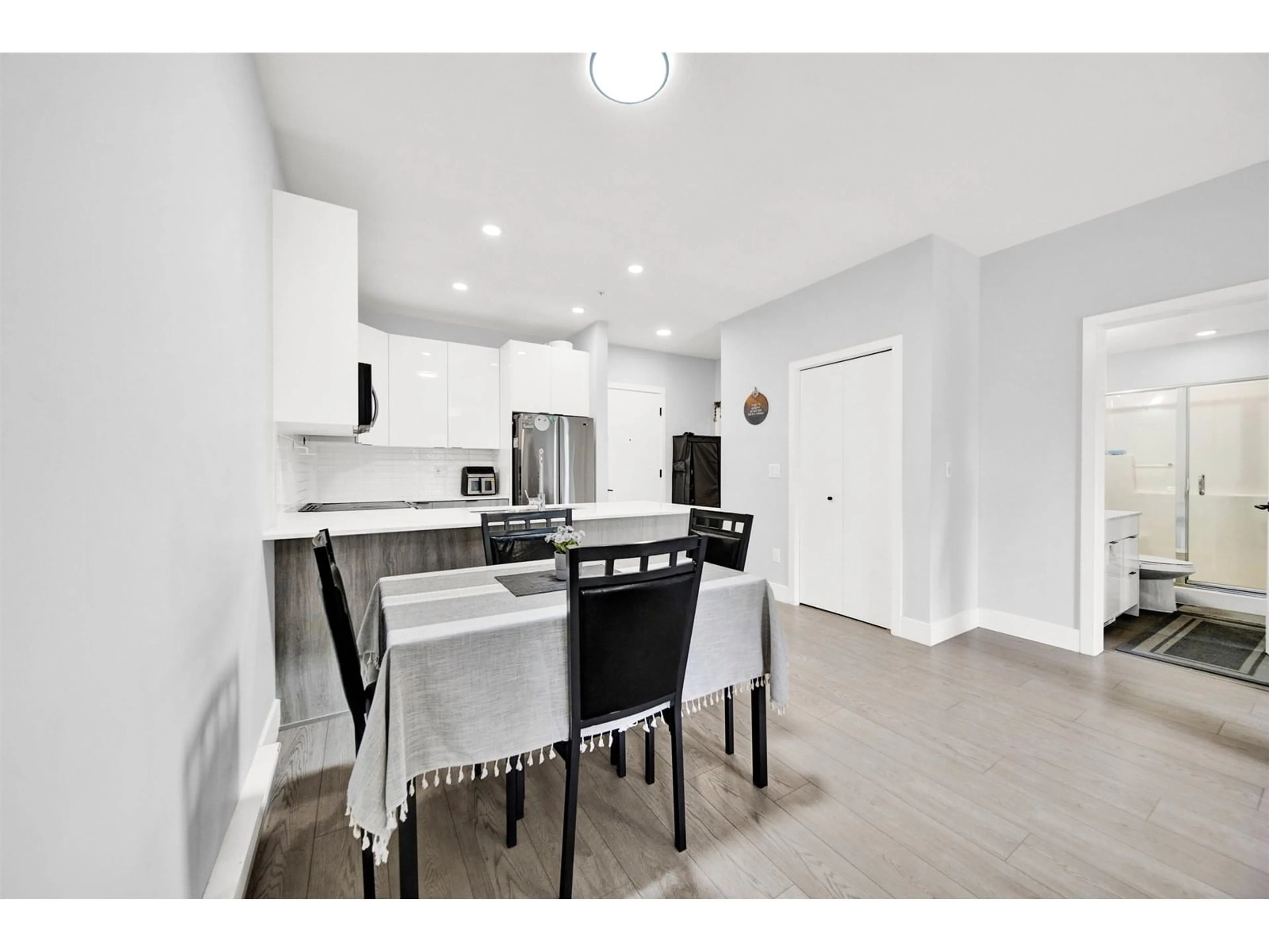 Open concept kitchen, ceramic/tile floor for 208 - 5486 199A, Langley British Columbia V3A0N6