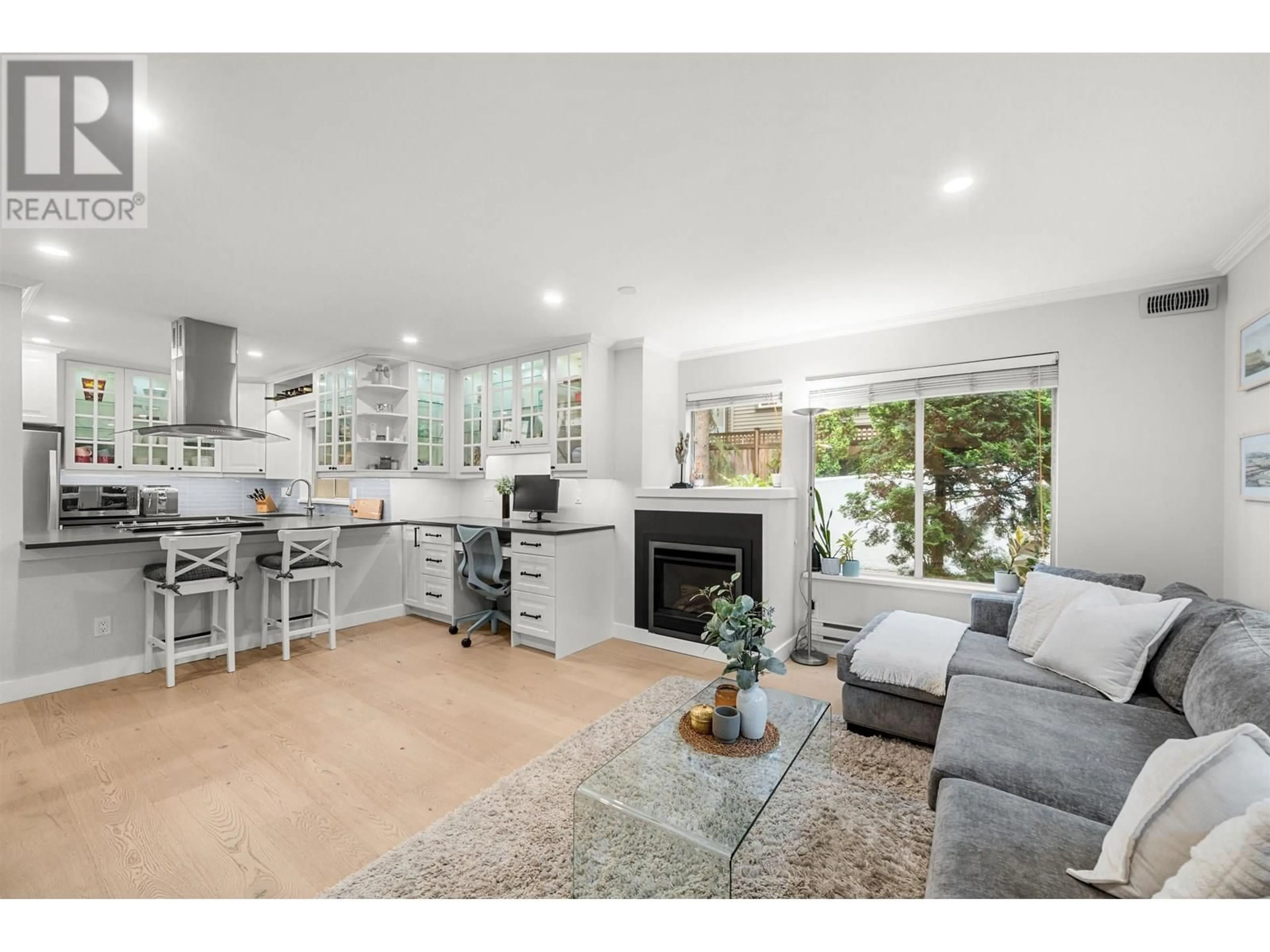Open concept kitchen, unknown for 101 - 123 6TH STREET, North Vancouver British Columbia V7L1N9