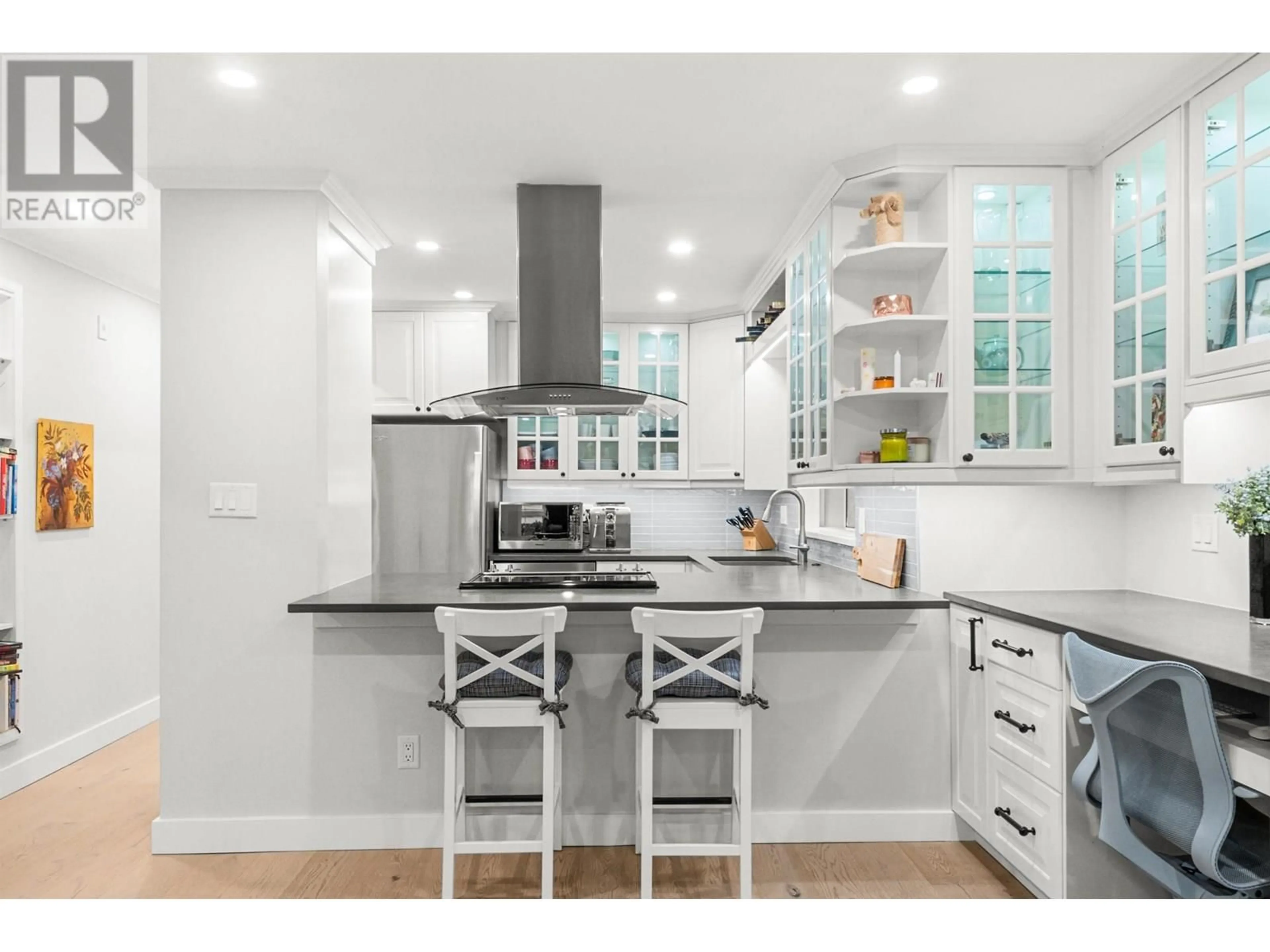 Open concept kitchen, unknown for 101 - 123 6TH STREET, North Vancouver British Columbia V7L1N9