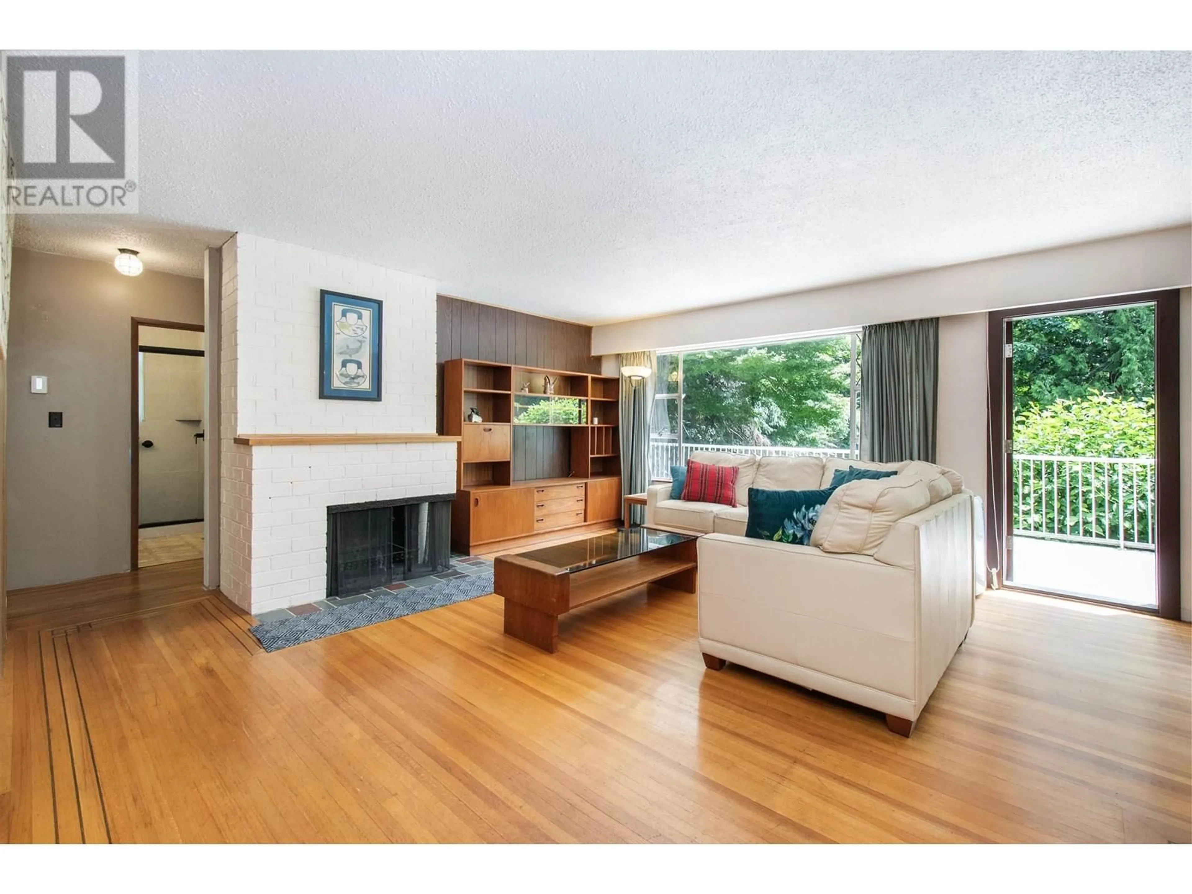 Living room with furniture, wood/laminate floor for 1852 APPIN ROAD, North Vancouver British Columbia V7J2T5