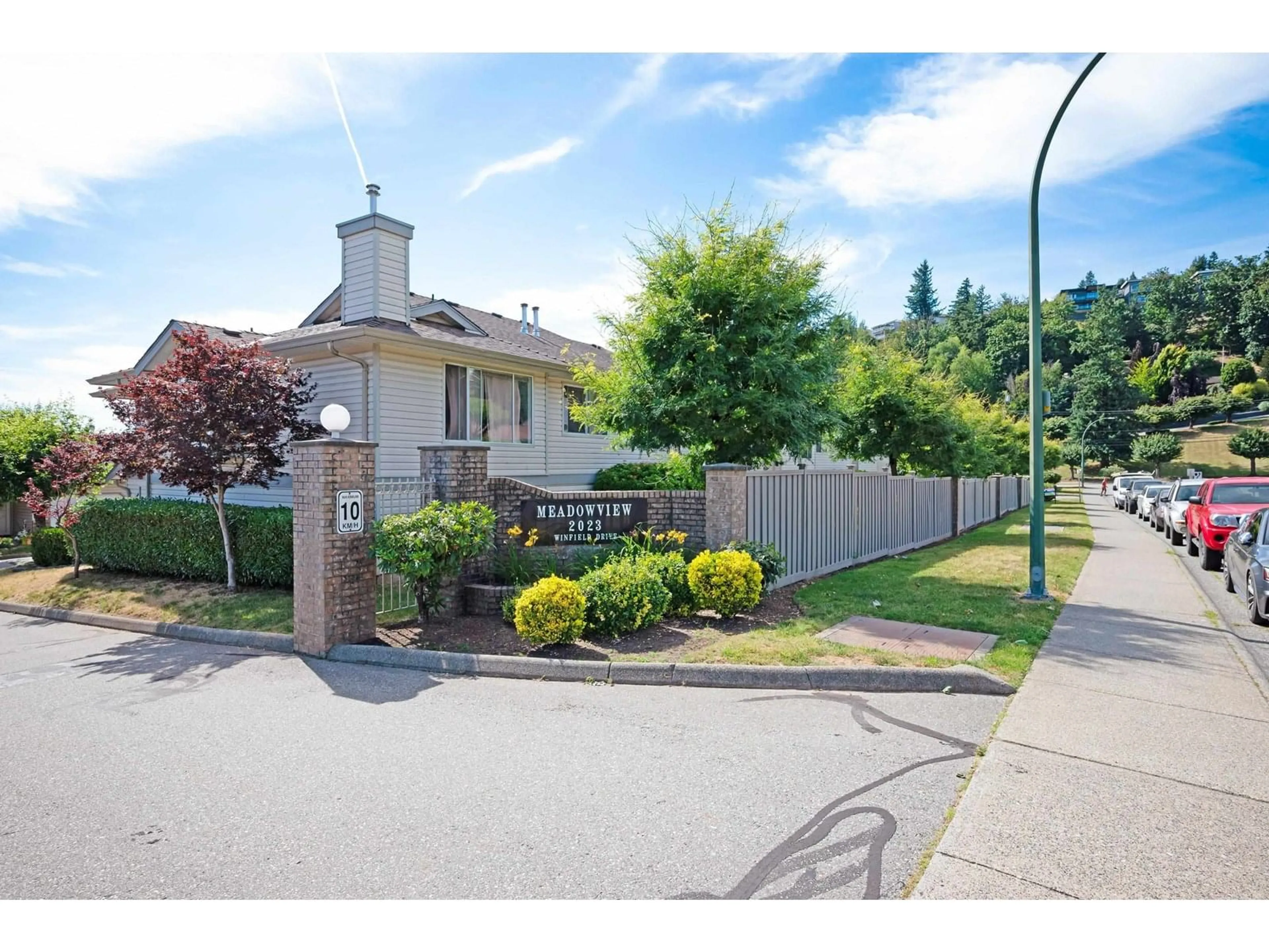 A pic from outside/outdoor area/front of a property/back of a property/a pic from drone, street for 10 - 2023 WINFIELD, Abbotsford British Columbia V3G1K5