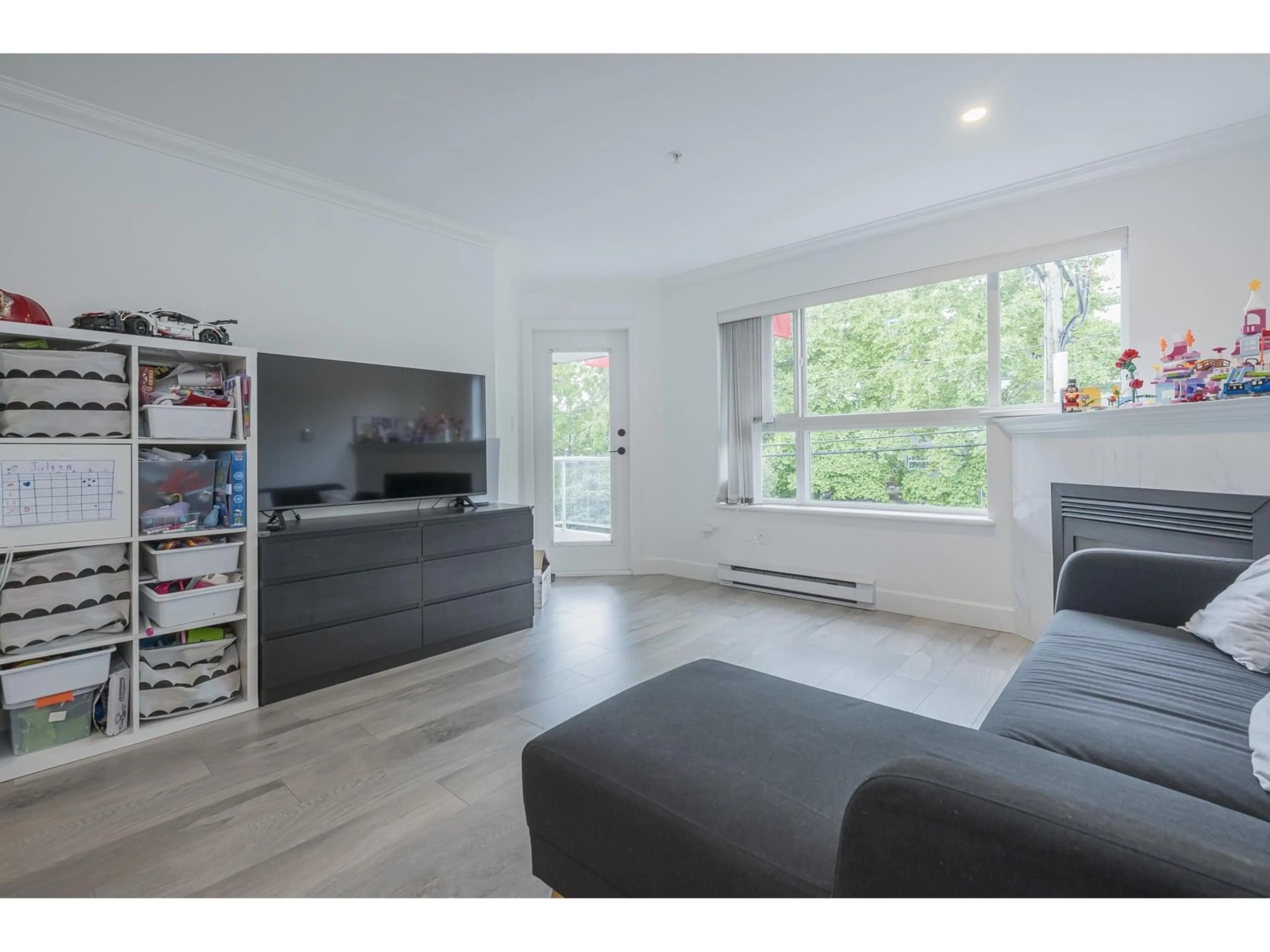 Living room with furniture, unknown for 311 - 1588 BEST, White Rock British Columbia V4B4G1