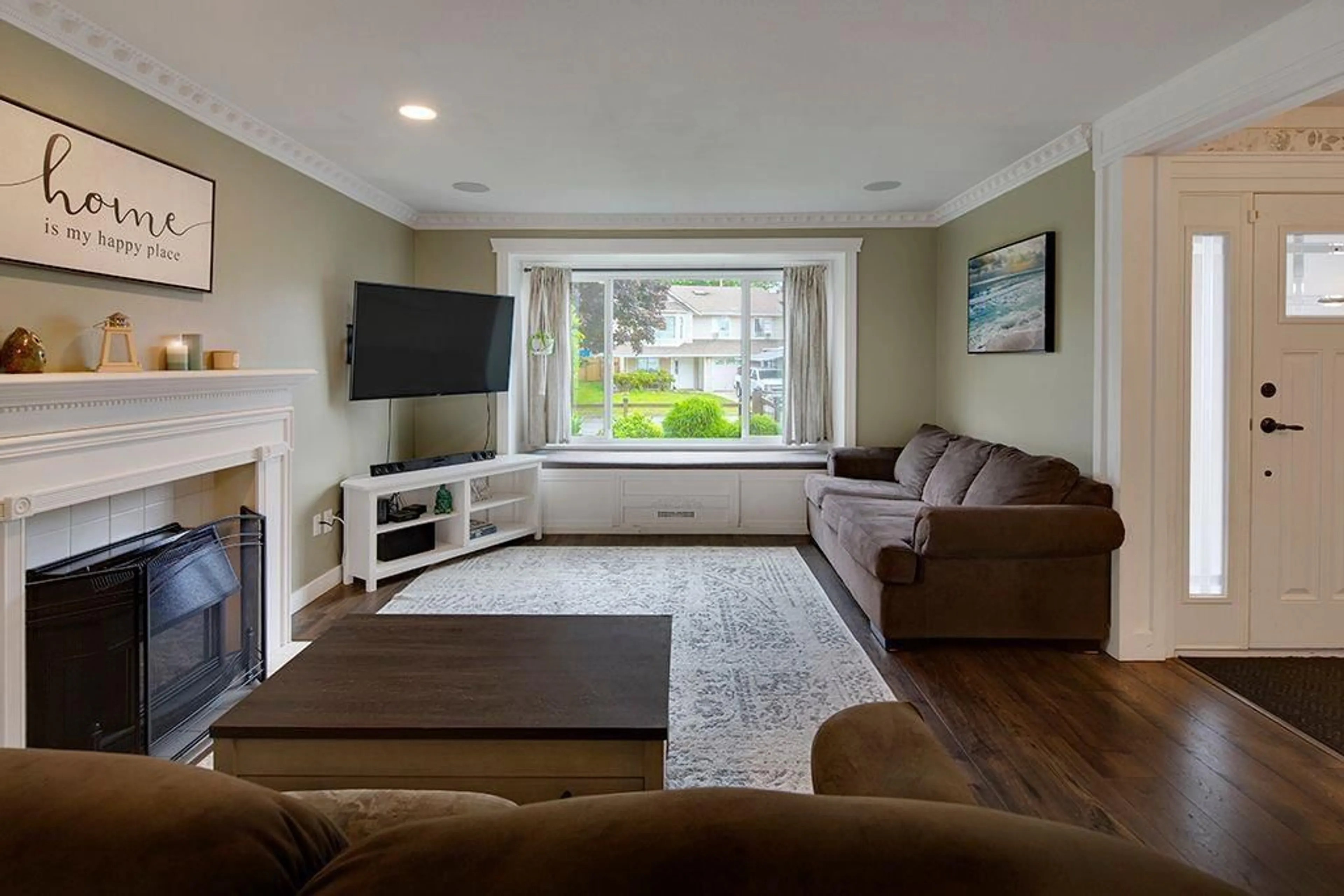 Living room with furniture, unknown for 33518 KNIGHT, Mission British Columbia V2V6L5