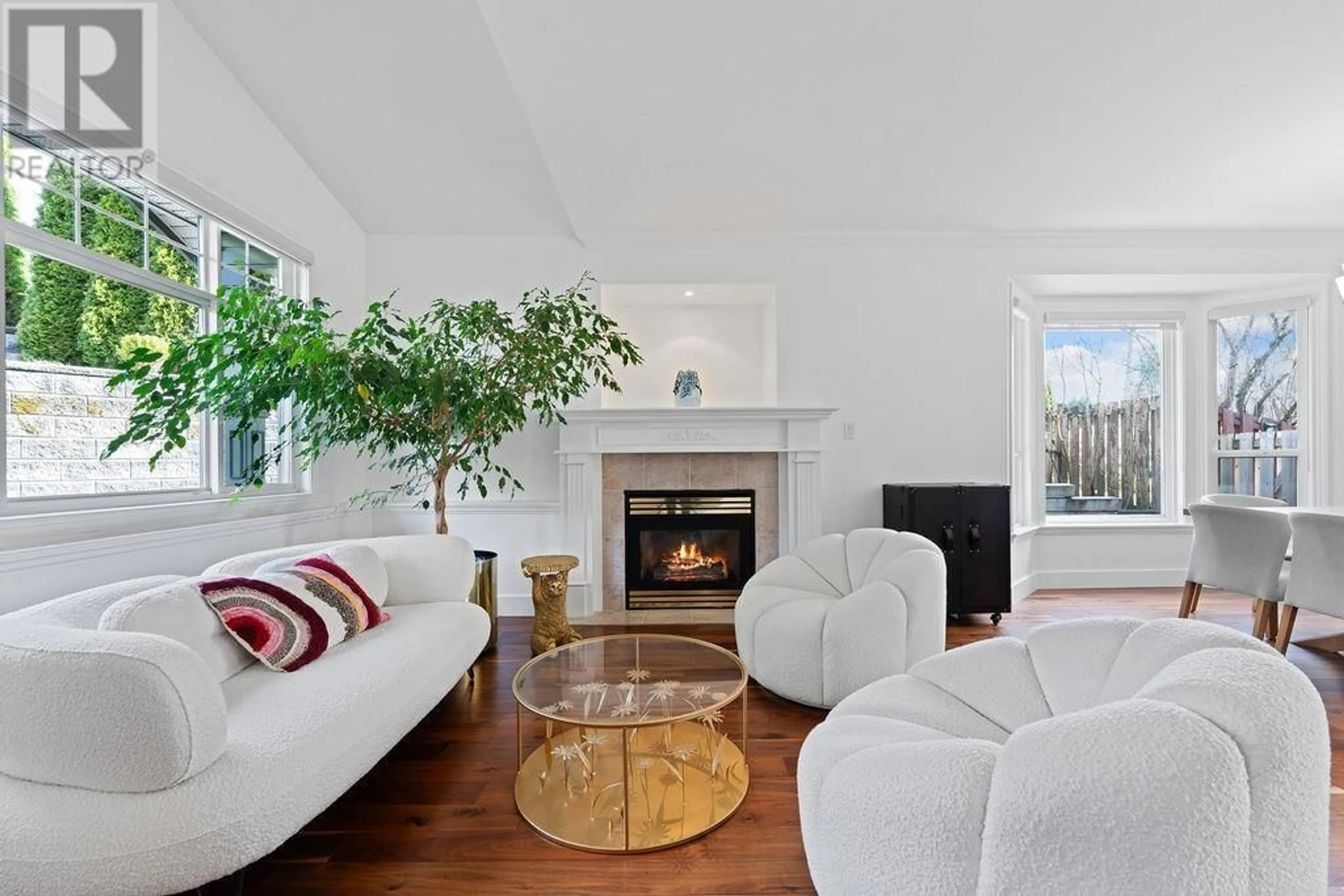 Living room with furniture, unknown for 1075 ADDERLEY STREET, North Vancouver British Columbia V7L1T4