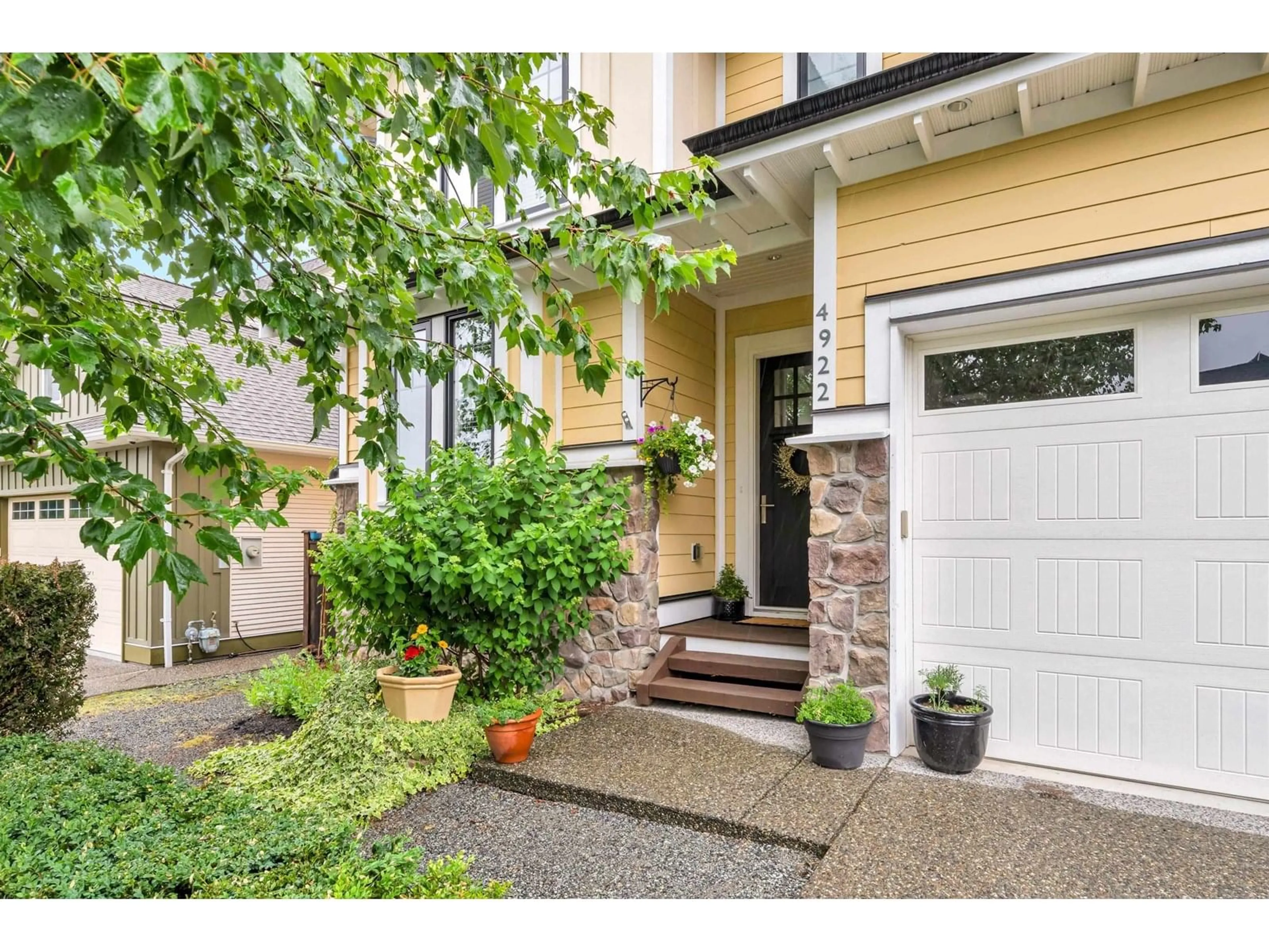 Indoor entryway for 4922 223B, Langley British Columbia V2Y2X6