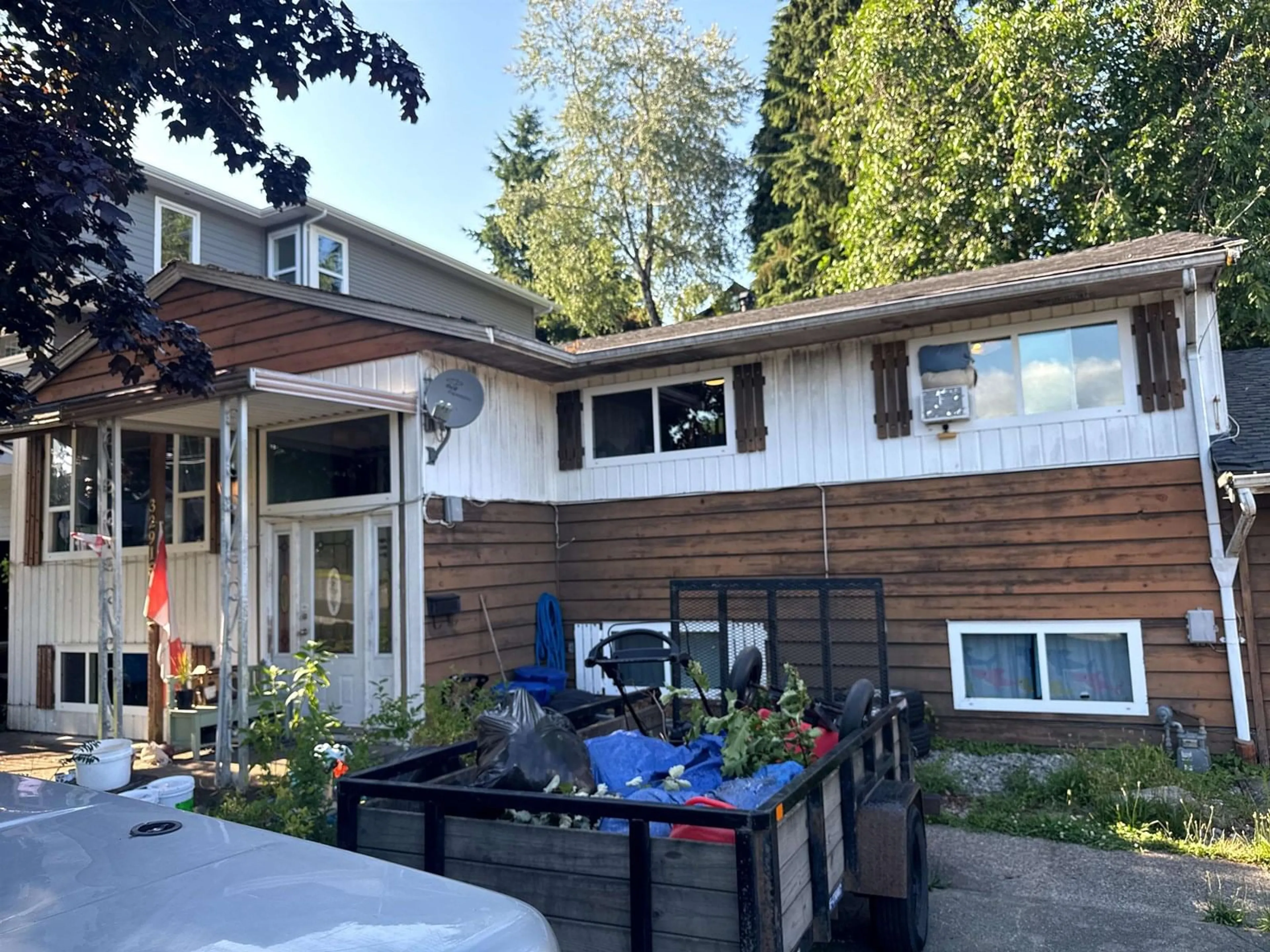 Home with vinyl exterior material, mountain view for 32915 3RD, Mission British Columbia V2V1N2