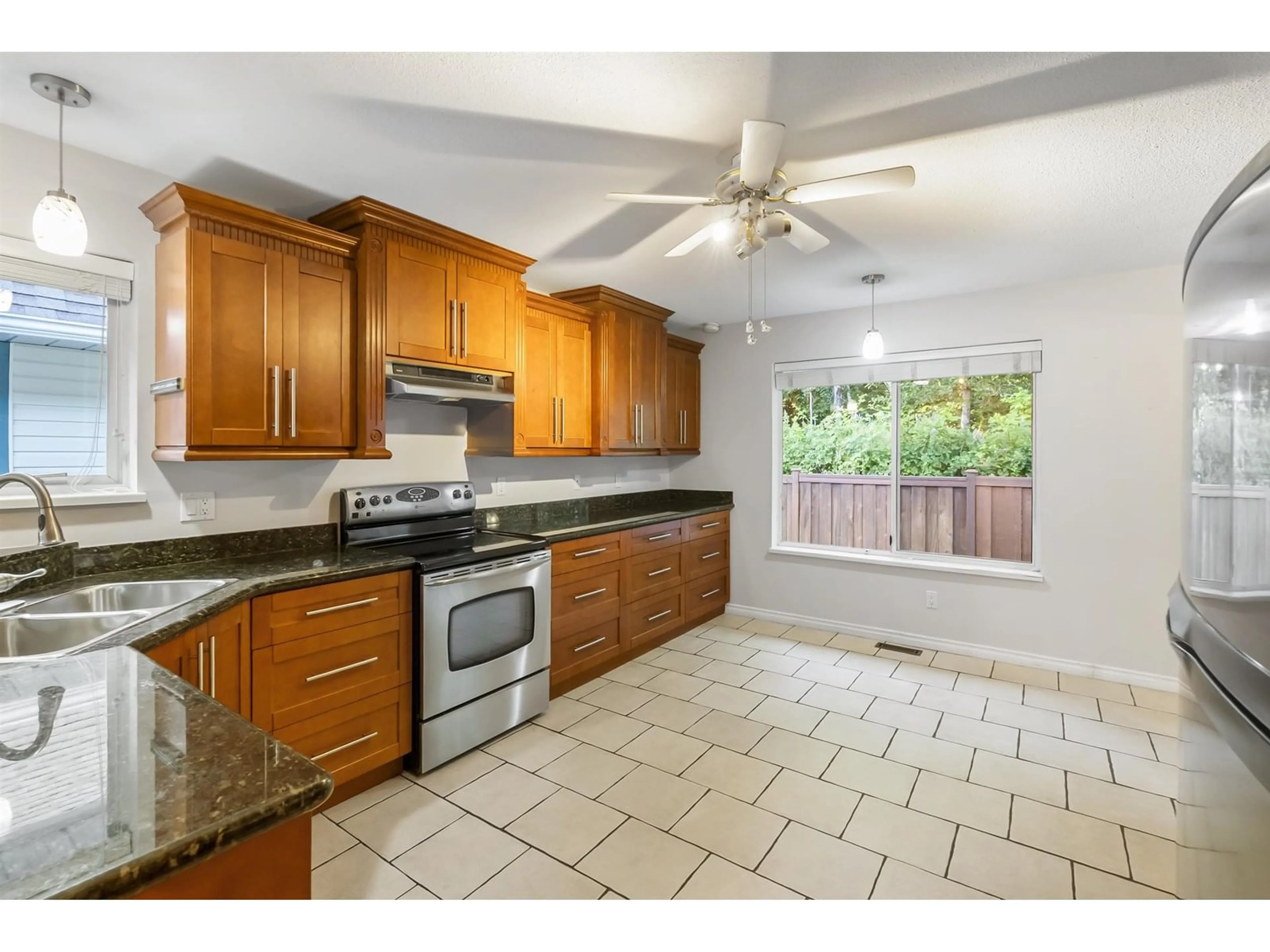 Standard kitchen, ceramic/tile floor for 115 - 10172 141, Surrey British Columbia V3T4P6