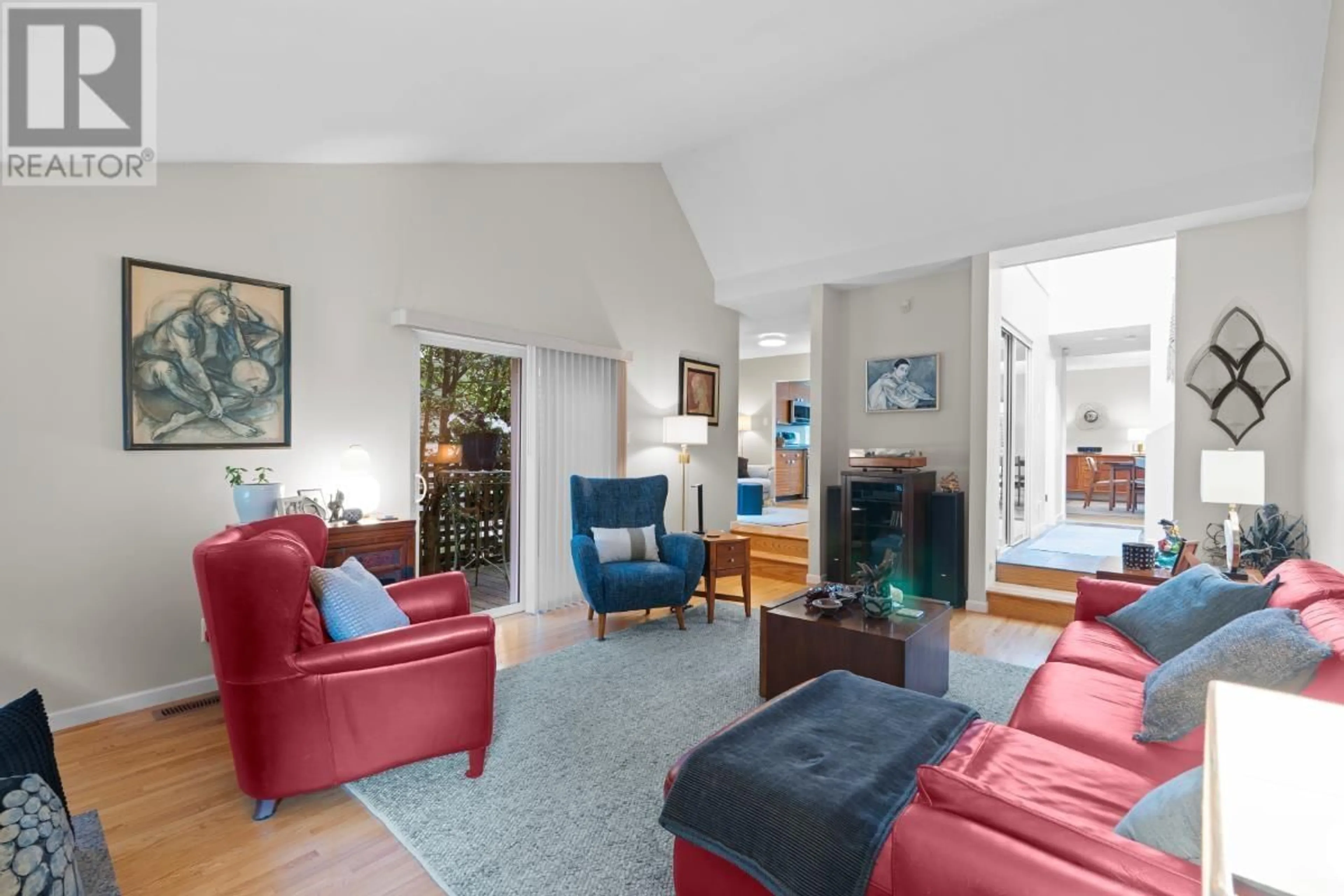 Living room with furniture, unknown for 407 QUEENS AVENUE, New Westminster British Columbia V3L1K2
