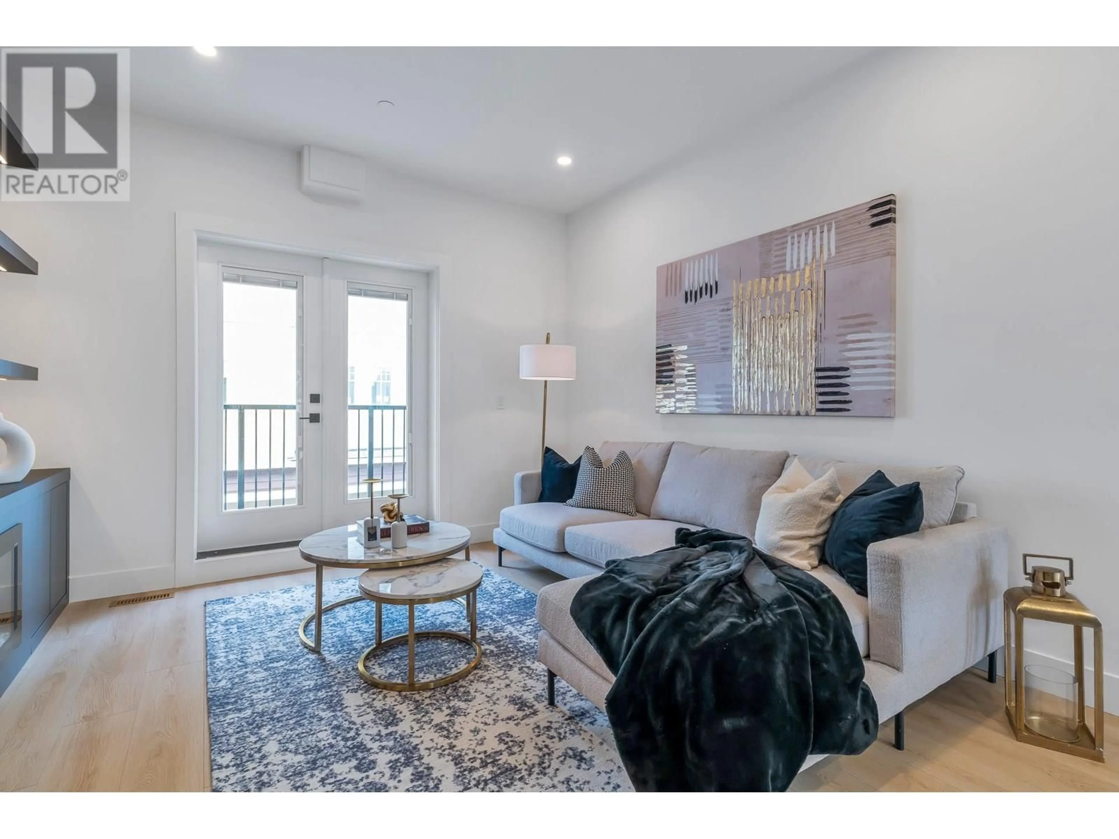 Living room with furniture, wood/laminate floor for 3 - 4829 48 AVENUE, Ladner British Columbia V4K1V2