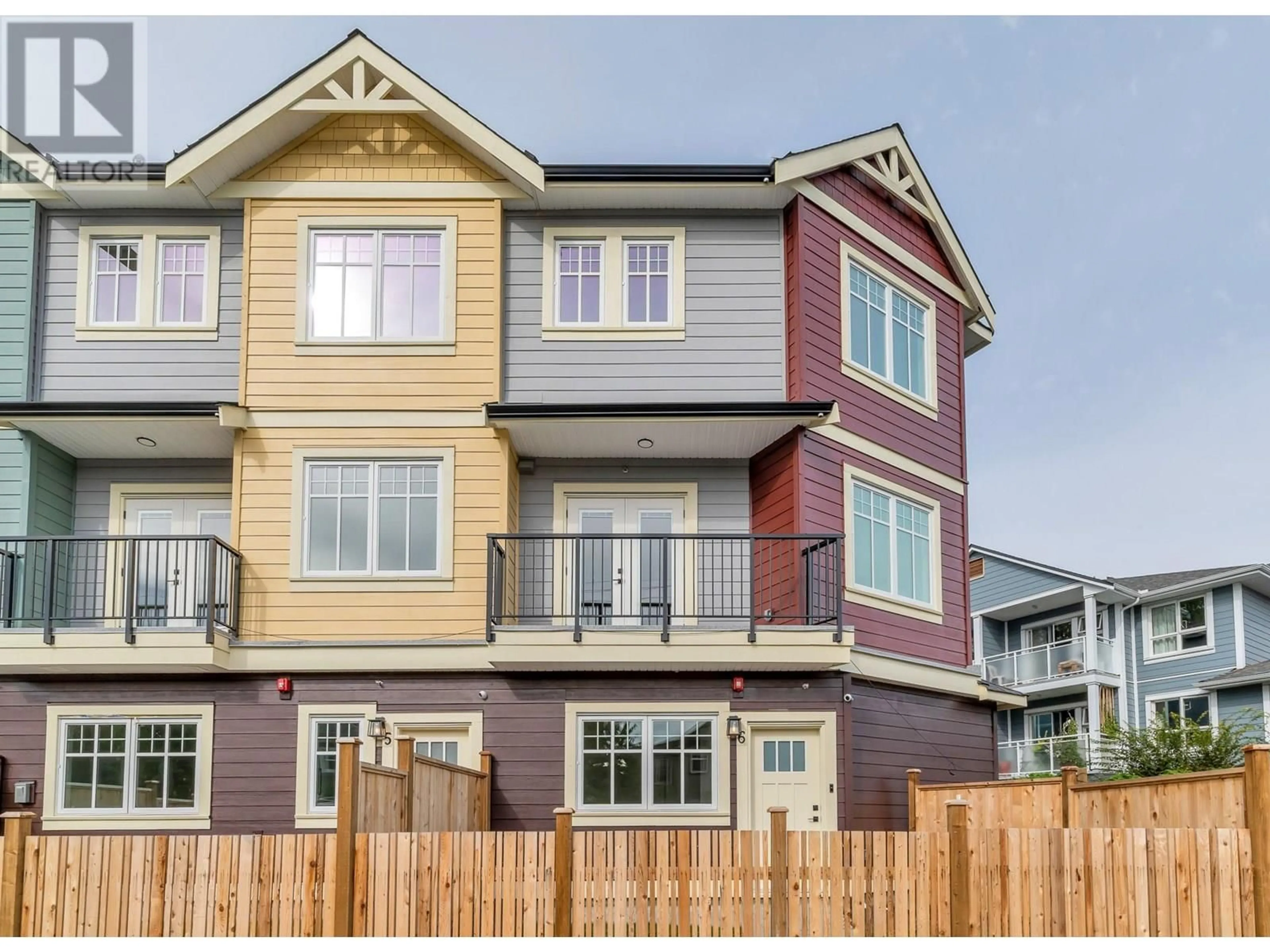 Home with vinyl exterior material, unknown for 3 - 4829 48 AVENUE, Ladner British Columbia V4K1V2