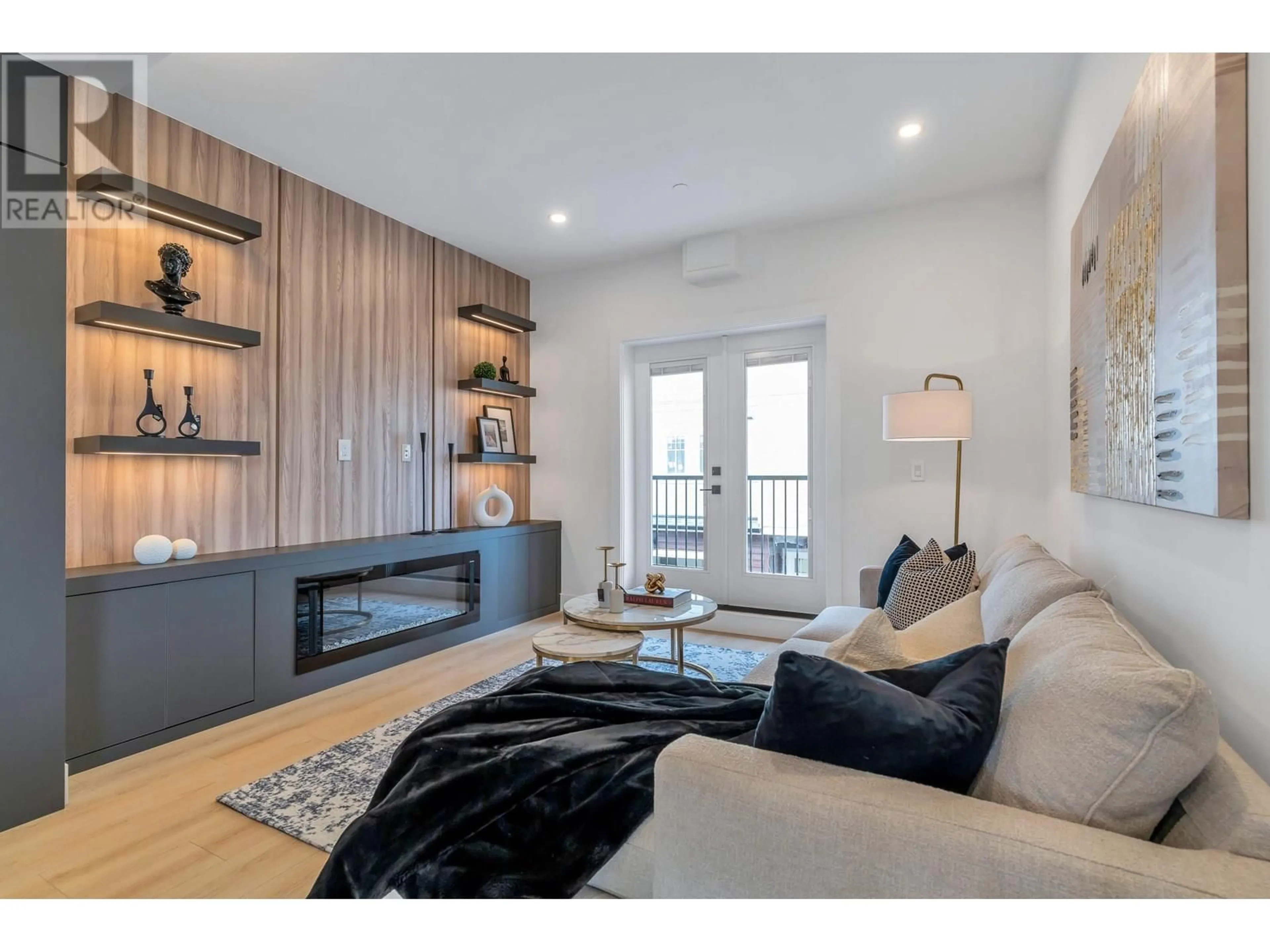 Living room with furniture, wood/laminate floor for 5 - 4829 48 AVENUE, Ladner British Columbia V4K1V2