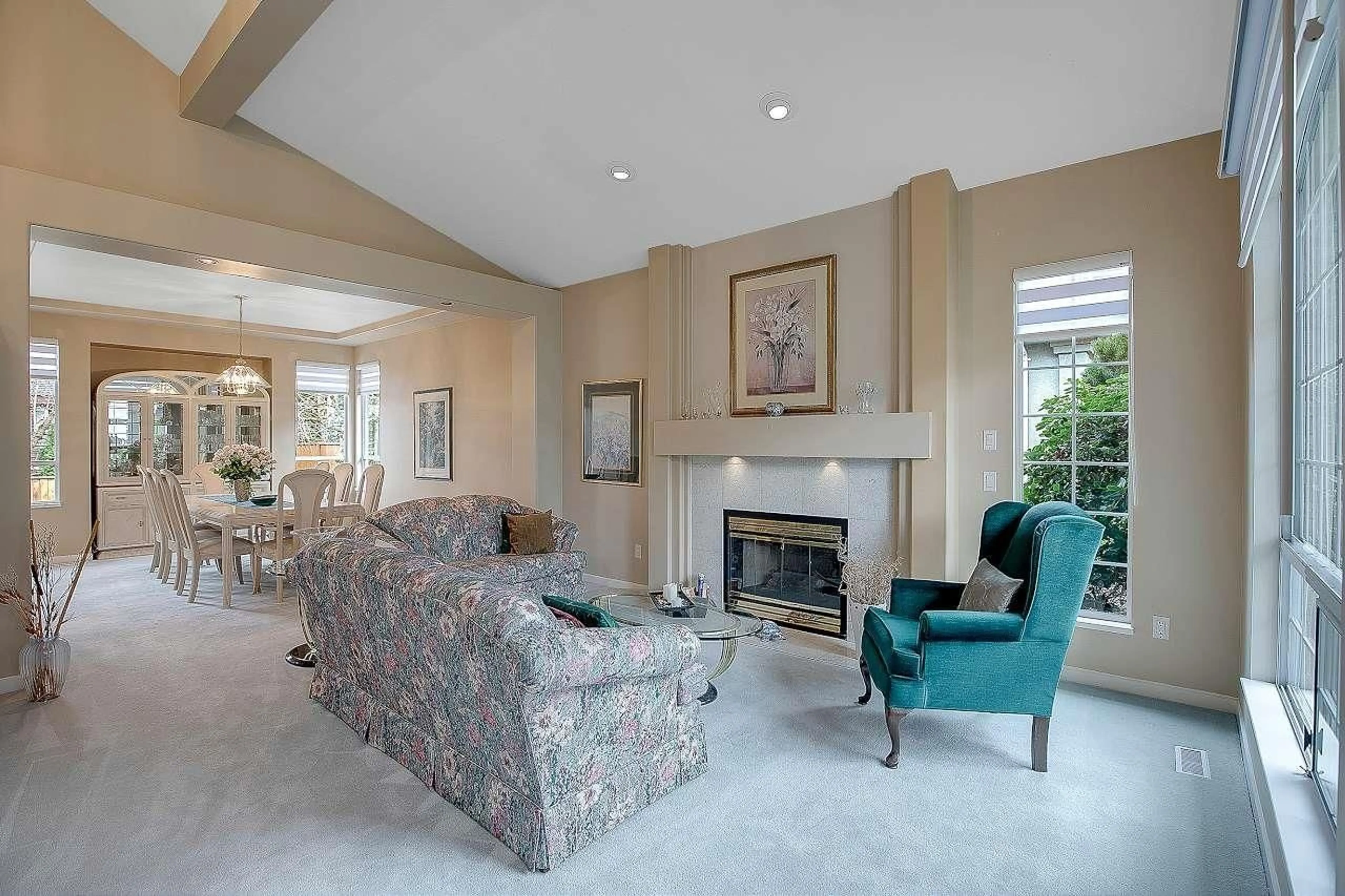 Living room with furniture, ceramic/tile floor for 8055 153A, Surrey British Columbia V3S7X7
