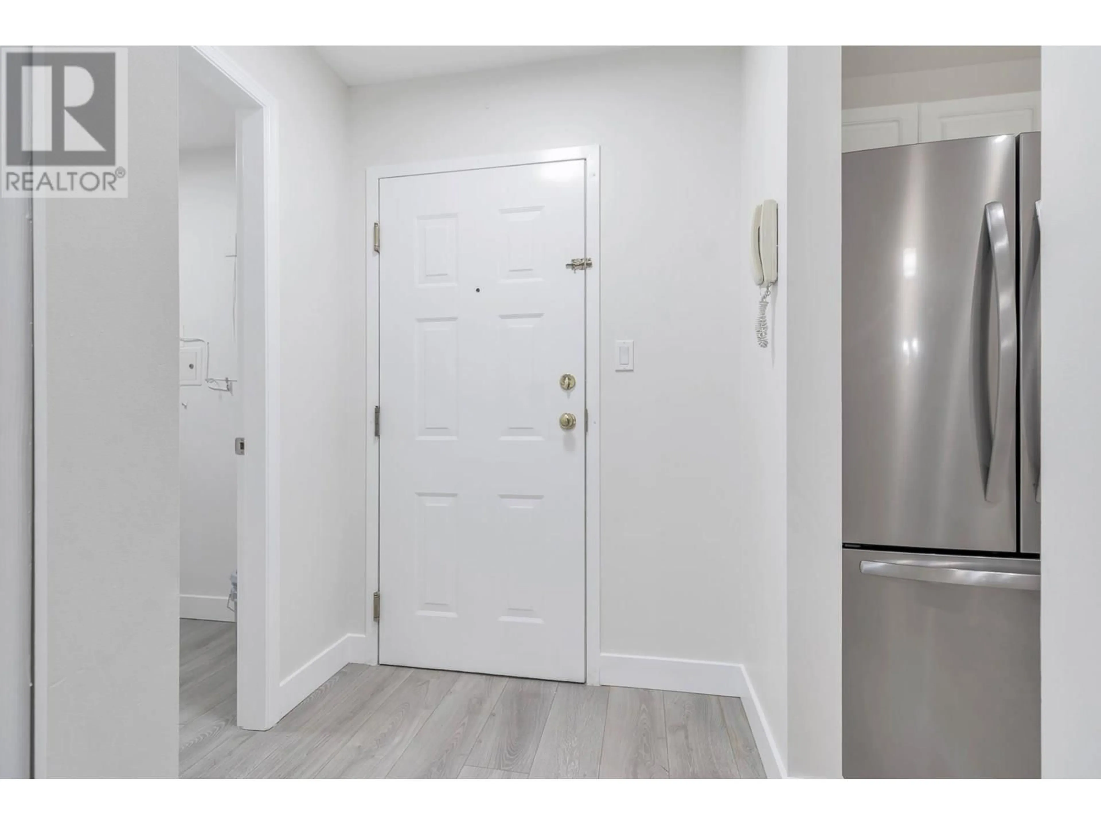 Indoor entryway for 716 - 1310 CARIBOO STREET, New Westminster British Columbia V3M1X2