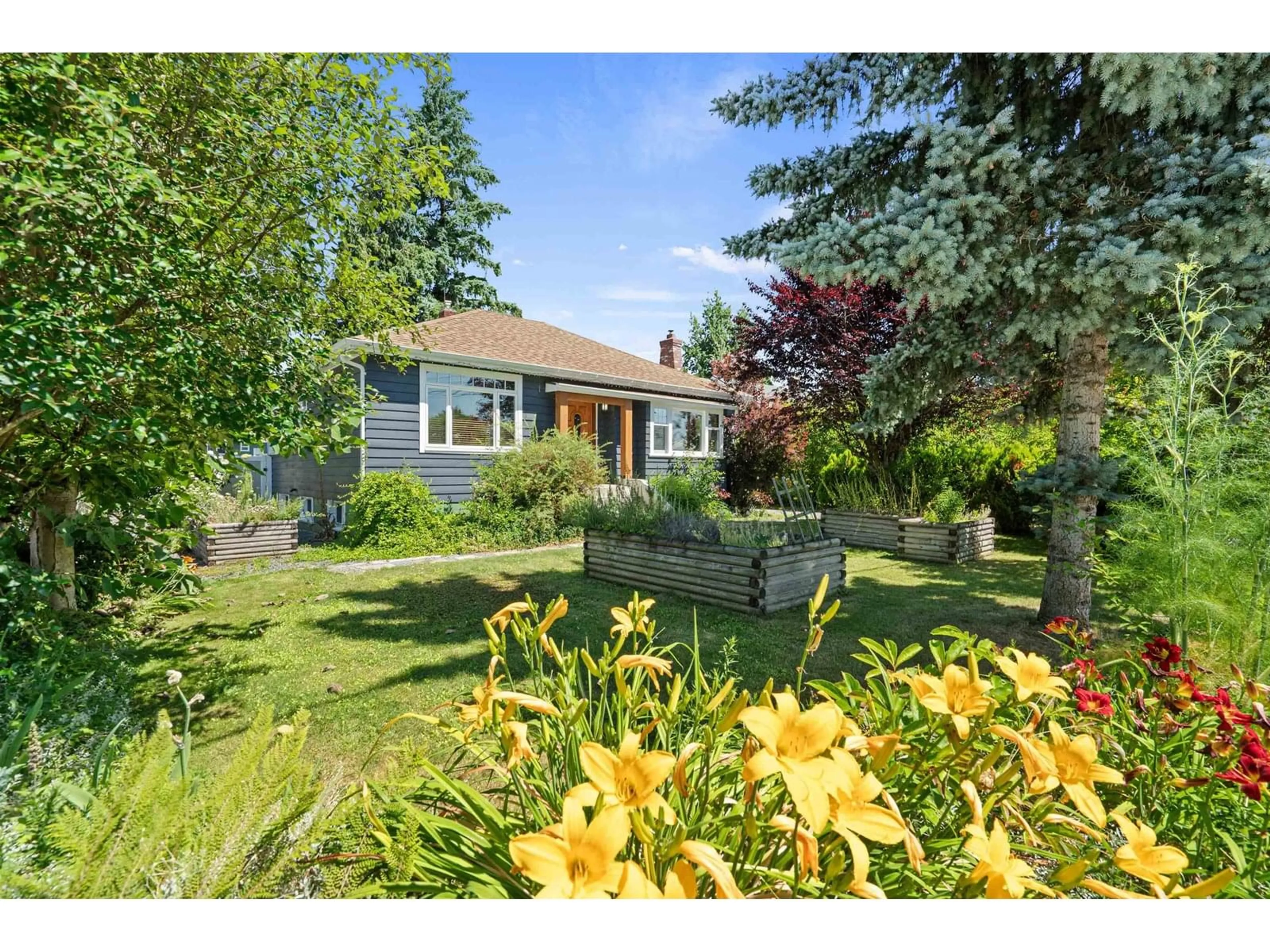 A pic from outside/outdoor area/front of a property/back of a property/a pic from drone, street for 32921 4, Mission British Columbia V2V1S2