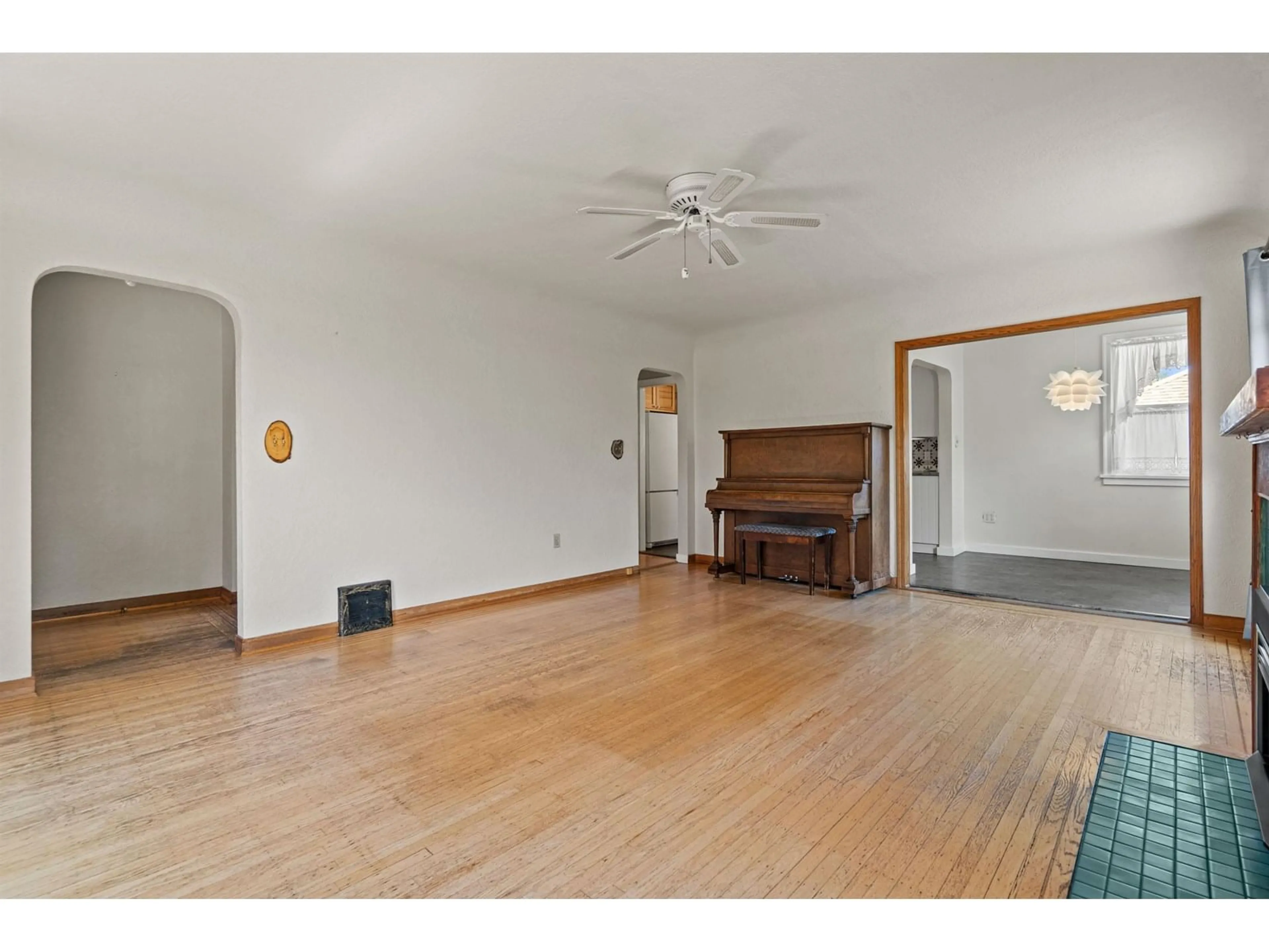 A pic of a room for 32921 4, Mission British Columbia V2V1S2