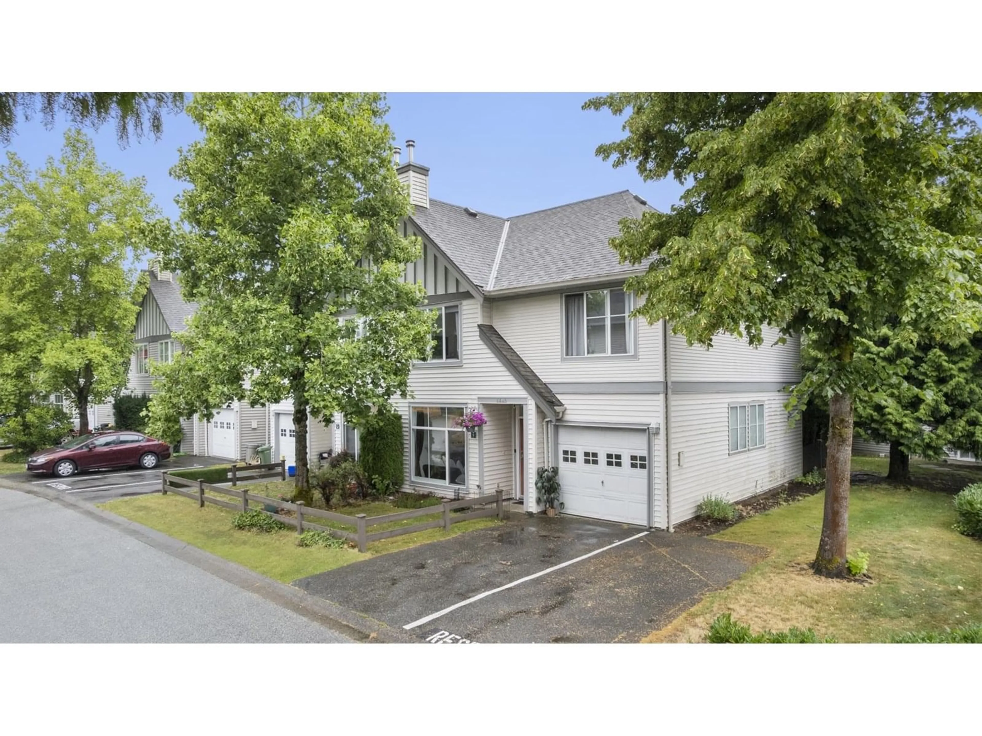 A pic from outside/outdoor area/front of a property/back of a property/a pic from drone, street for 7 - 6445 ROSEBURY, Surrey British Columbia V3S8X9