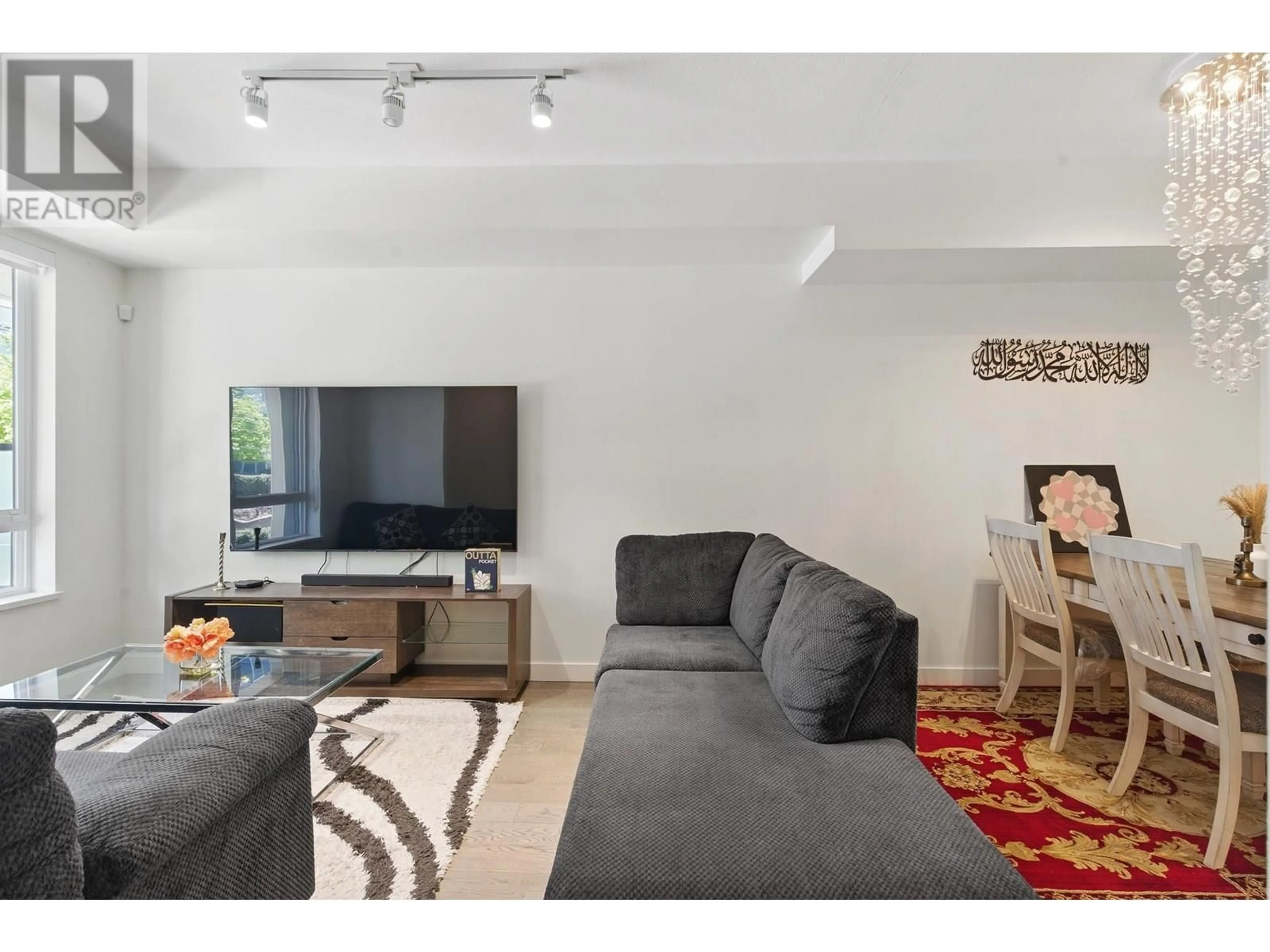 Living room with furniture, unknown for 76 - 10199 RIVER DRIVE, Richmond British Columbia V6X1Z2