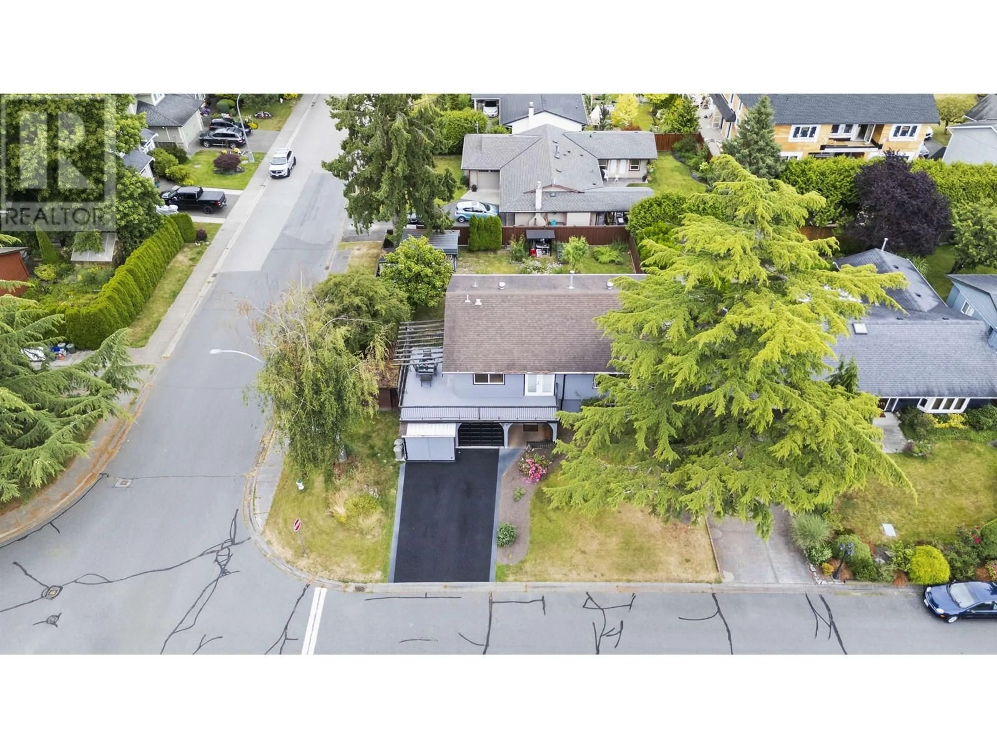 A pic from outside/outdoor area/front of a property/back of a property/a pic from drone, street for 5362 ASPEN WAY, Delta British Columbia V4K3R4