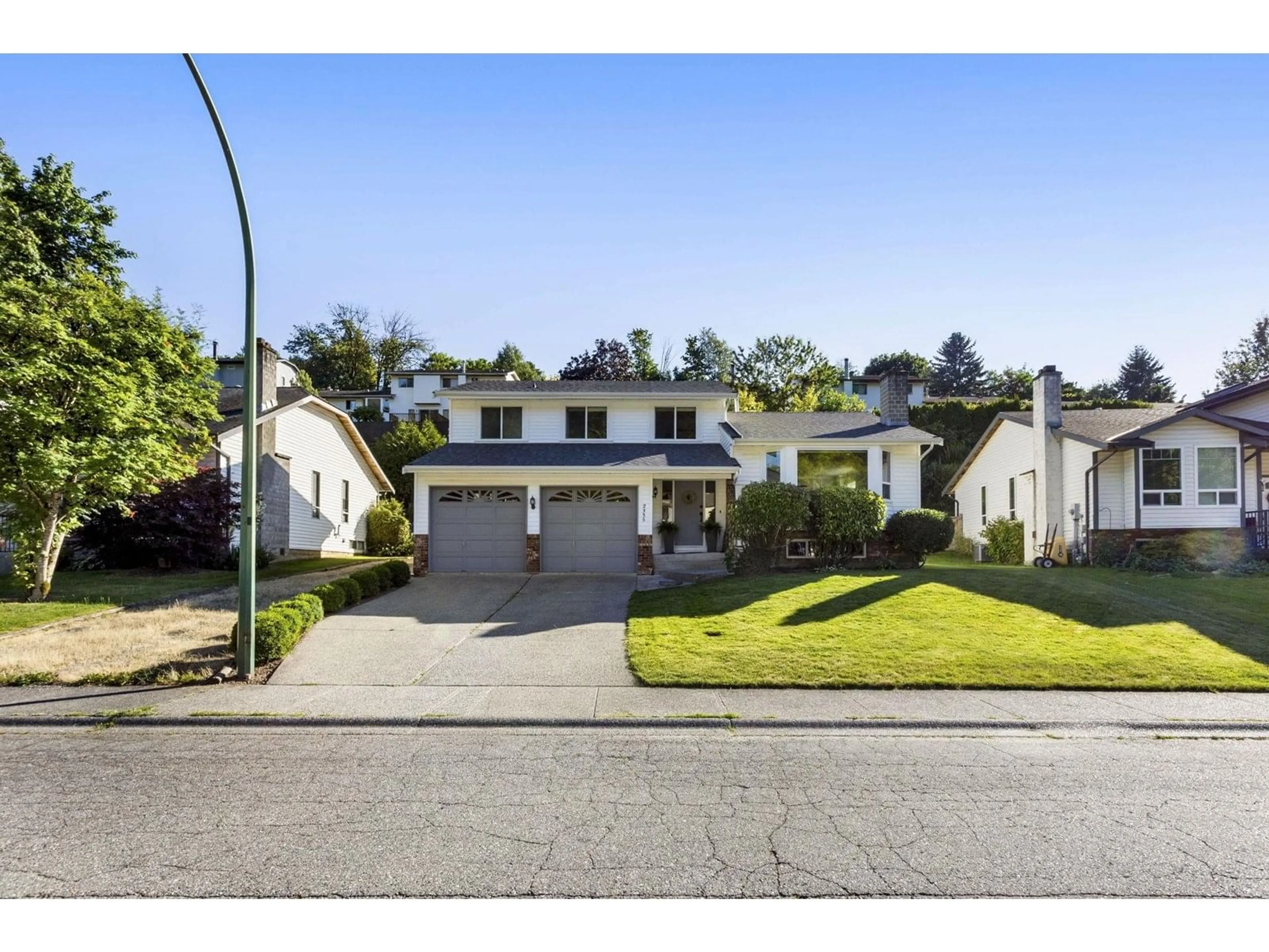 A pic from outside/outdoor area/front of a property/back of a property/a pic from drone, street for 2335 HARPER, Abbotsford British Columbia V3G2B2