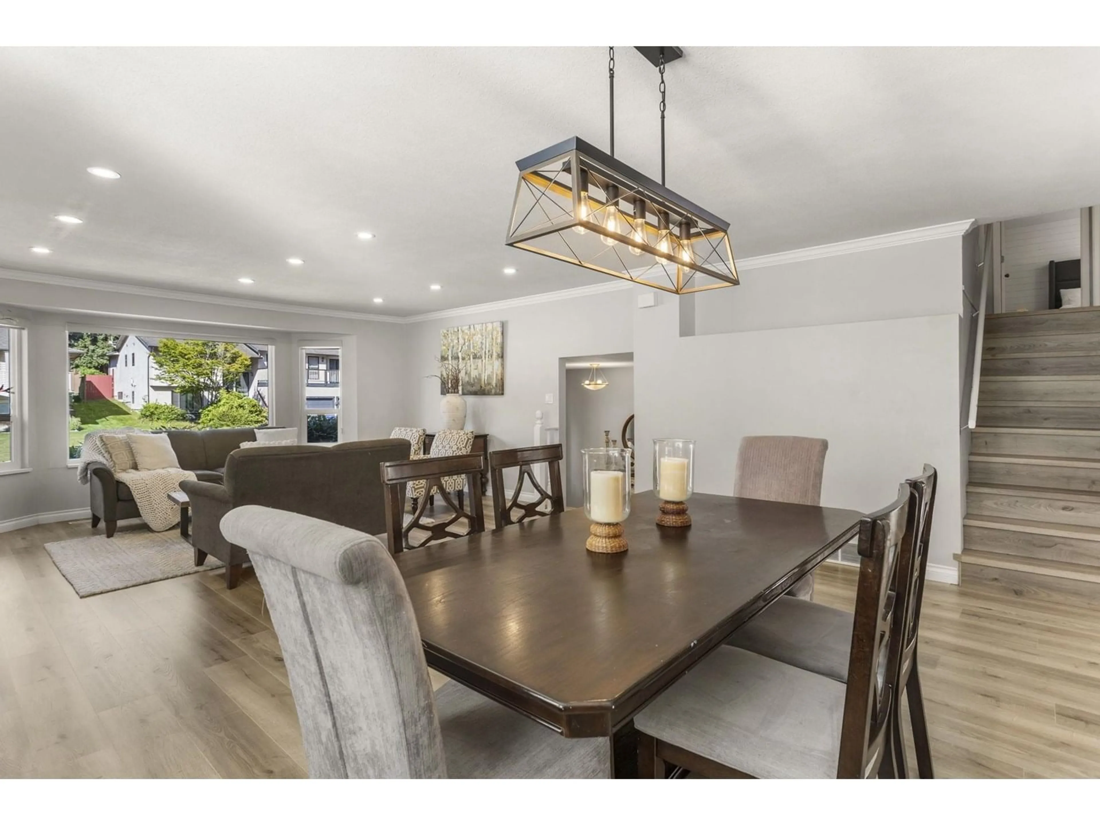 Dining room, wood/laminate floor for 2335 HARPER, Abbotsford British Columbia V3G2B2