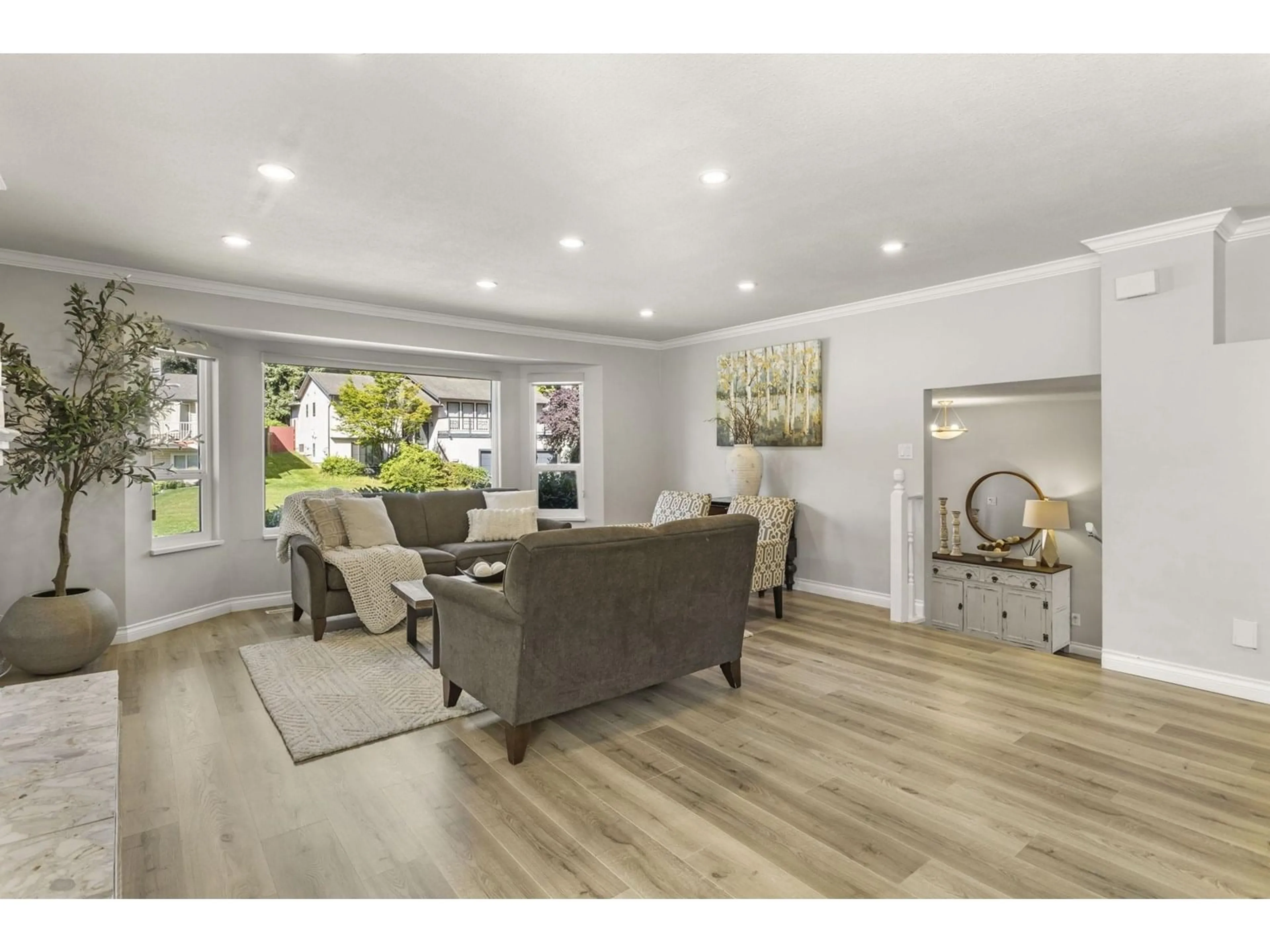 Living room with furniture, wood/laminate floor for 2335 HARPER, Abbotsford British Columbia V3G2B2