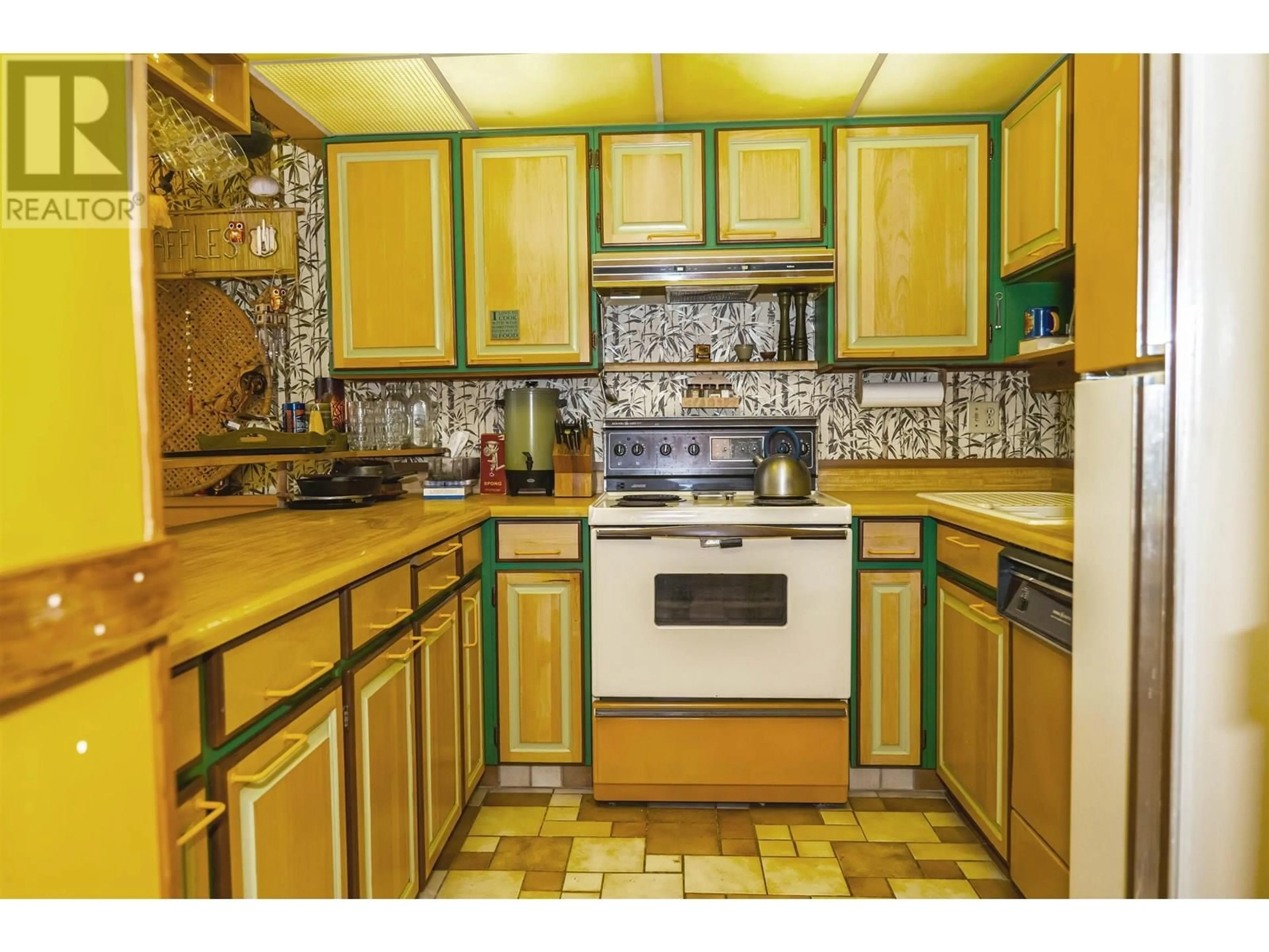 Standard kitchen, unknown for 76 - 10220 DUNOON DRIVE, Richmond British Columbia V7A1V6