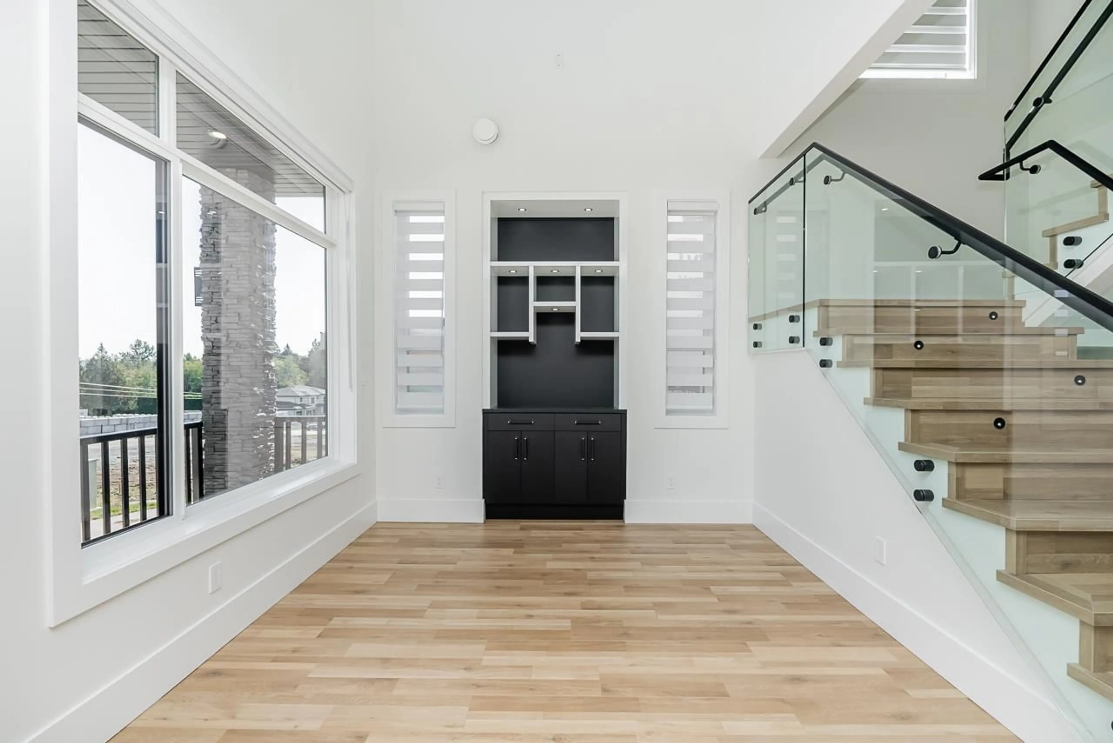 Indoor entryway for 1585 168, Surrey British Columbia V3S9X7