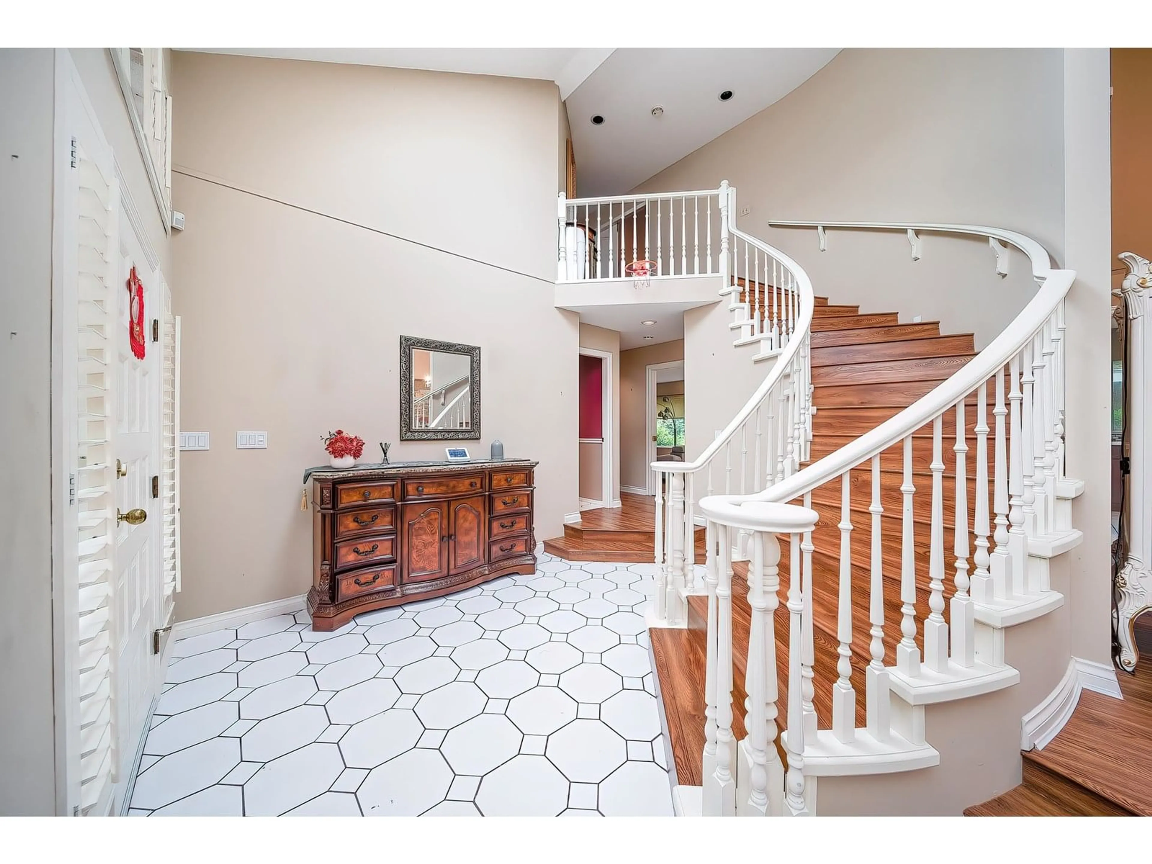 Indoor foyer for 15007 75, Surrey British Columbia V3S6S3