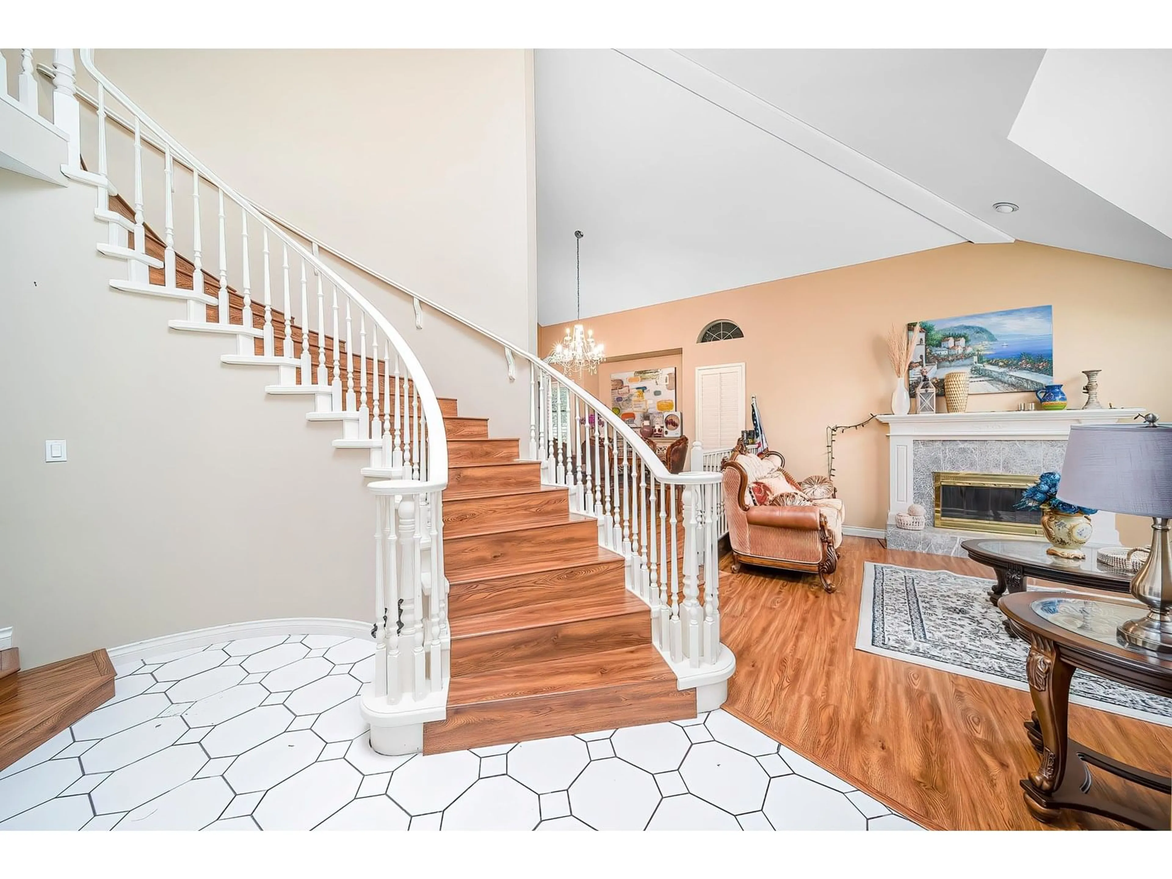 Indoor entryway for 15007 75, Surrey British Columbia V3S6S3